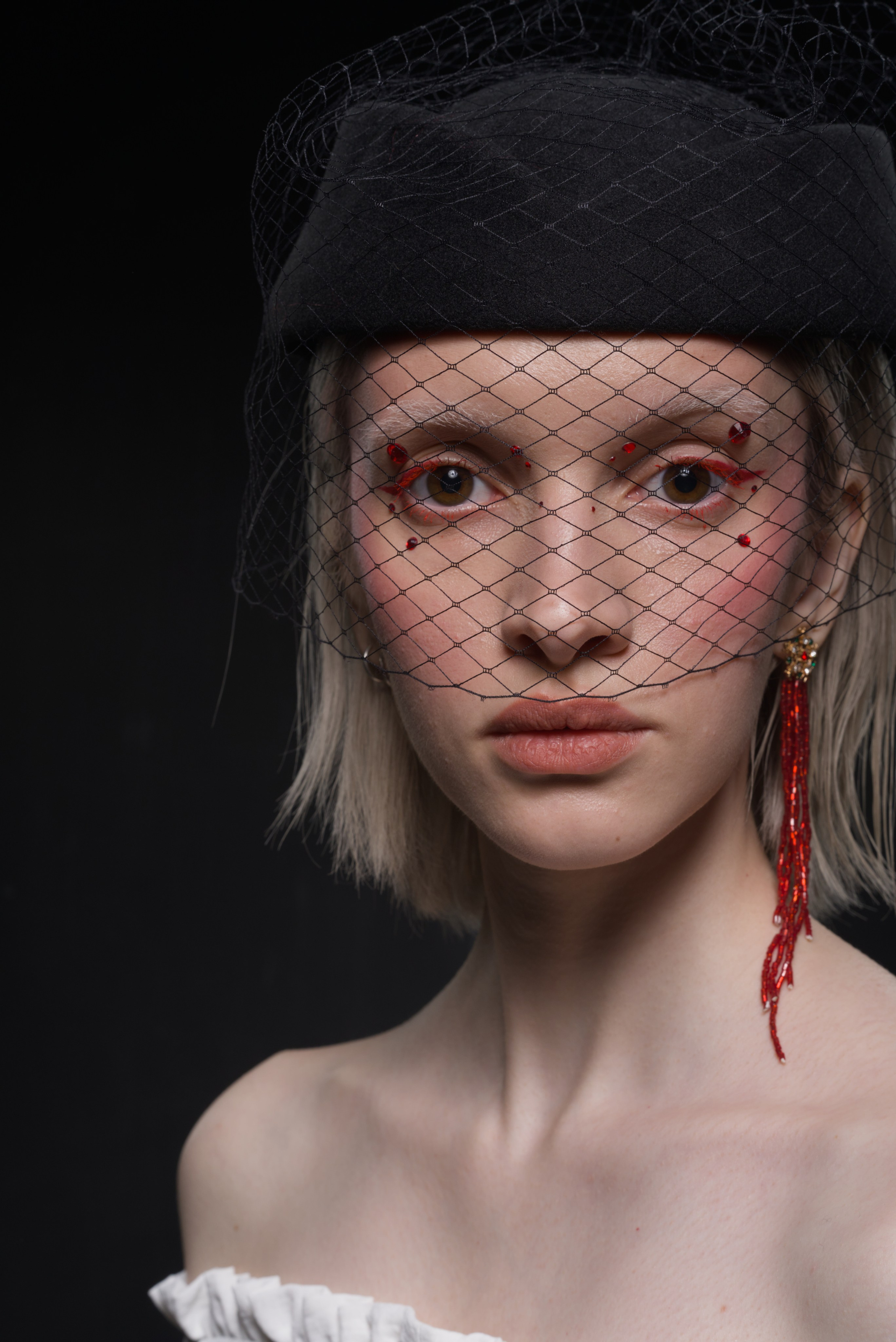 Бьюти в шляпке. Мир глазами Саши Д