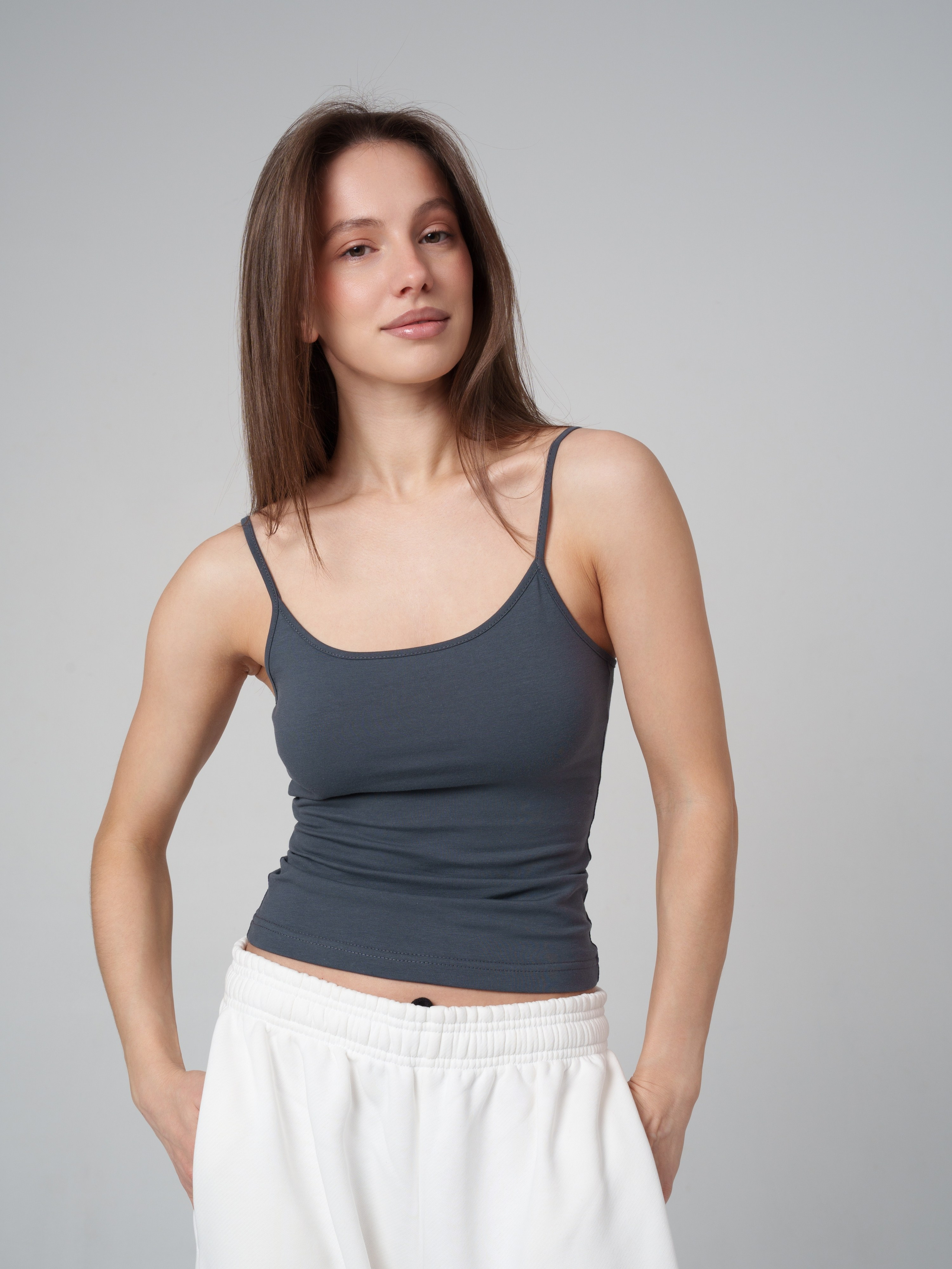 Топы на сером фоне. Иван Упоров — фотограф, рилсмейкер чебоксары