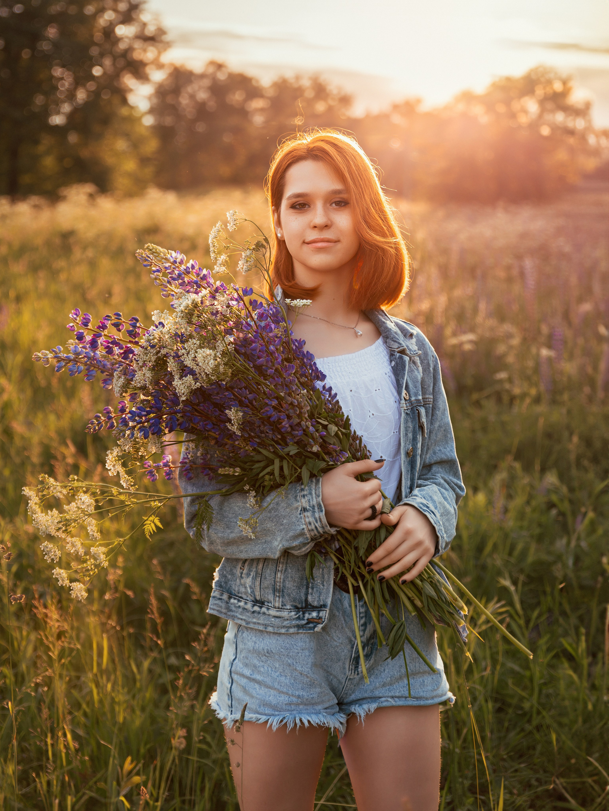Красивая история для подростка на закате в поле люпинов. Трубинова Екатерина | Семейный фотограф | Москва