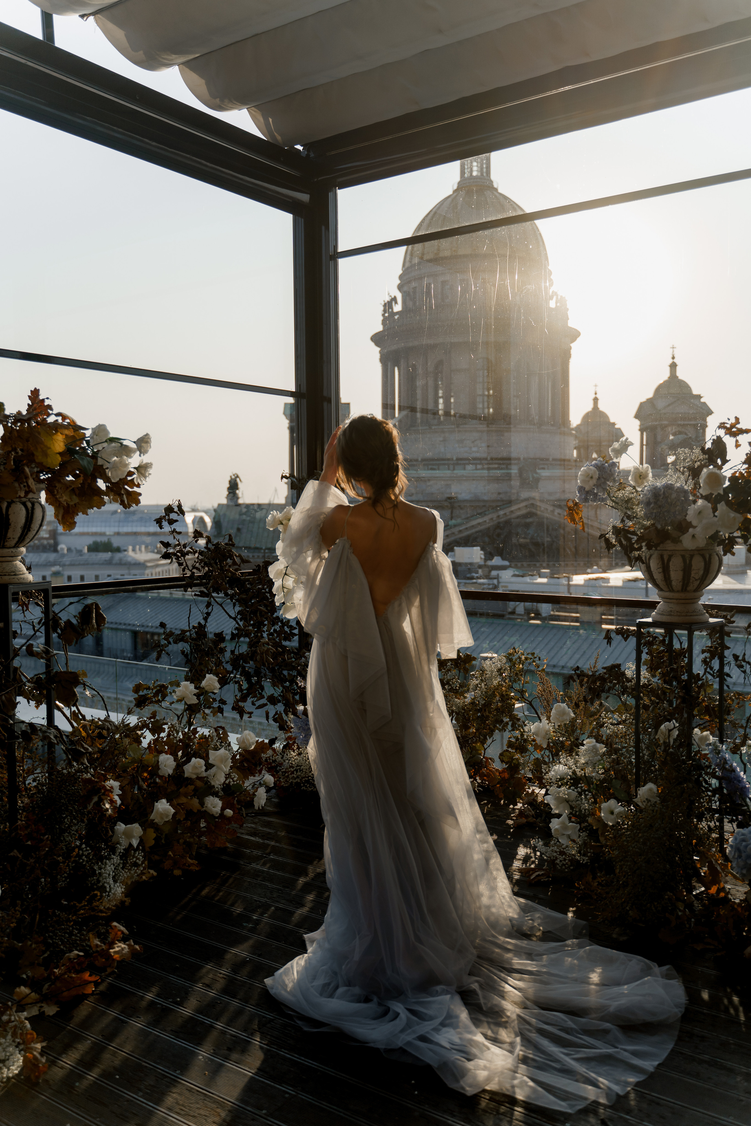 Евгений Магдалина. Камерная свадьба в отеле Софитель в стиле садовая флористика. Свадебный фотограф организатор в Санкт-Петербурге Ассоль Опарина