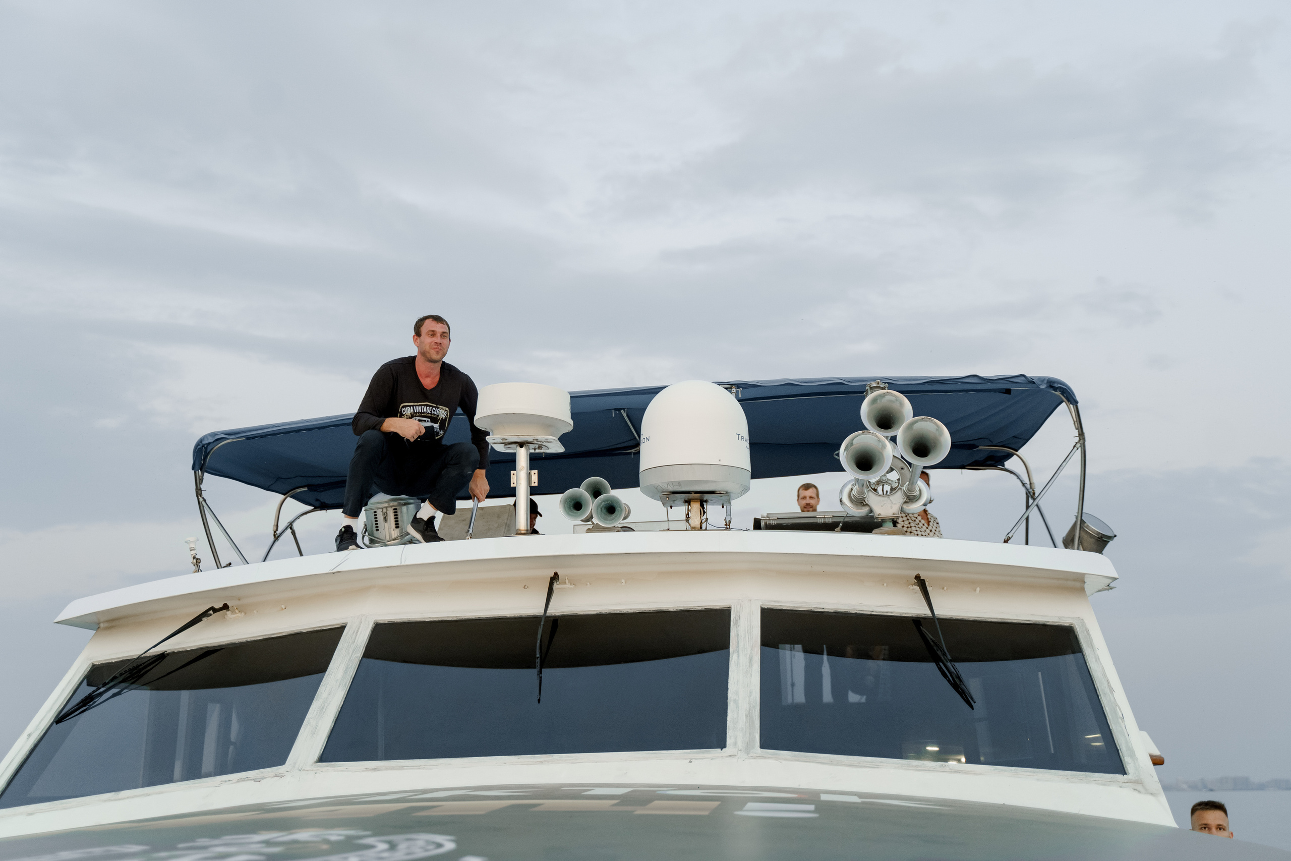 Дарья Дмитрий. Камерная хулиганская свадьба на яхте с сюрпризом. Свадебный фотограф организатор в Санкт-Петербурге Ассоль Опарина