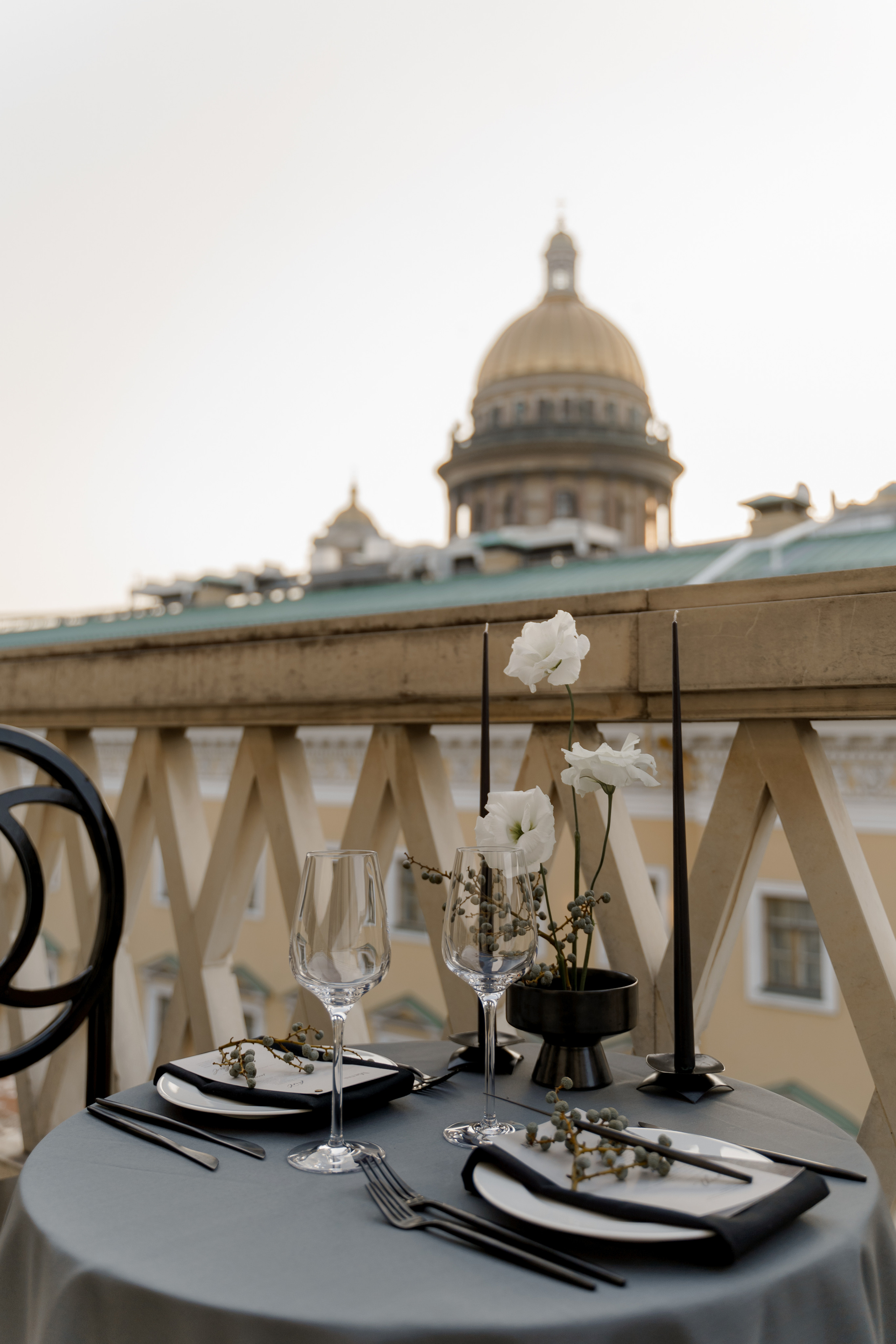 Евгений Магдалина. Камерная свадьба в отеле Софитель в стиле садовая флористика. Свадебный фотограф организатор в Санкт-Петербурге Ассоль Опарина