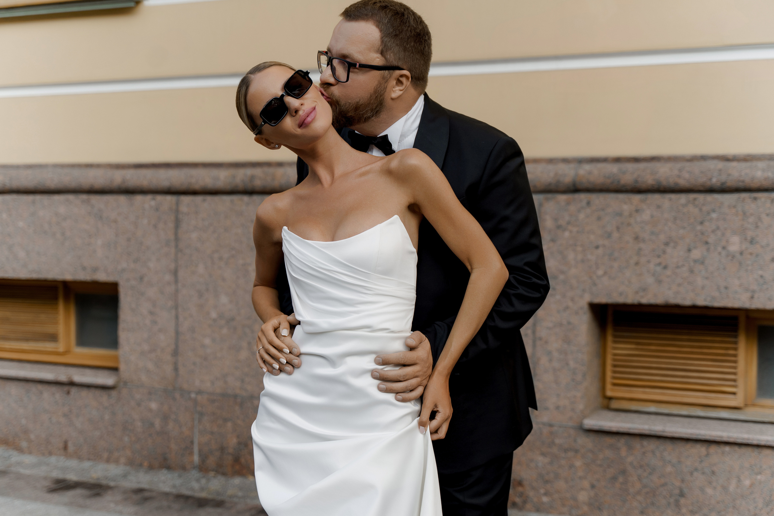 Дарья Дмитрий. Камерная хулиганская свадьба на яхте с сюрпризом. Свадебный фотограф организатор в Санкт-Петербурге Ассоль Опарина