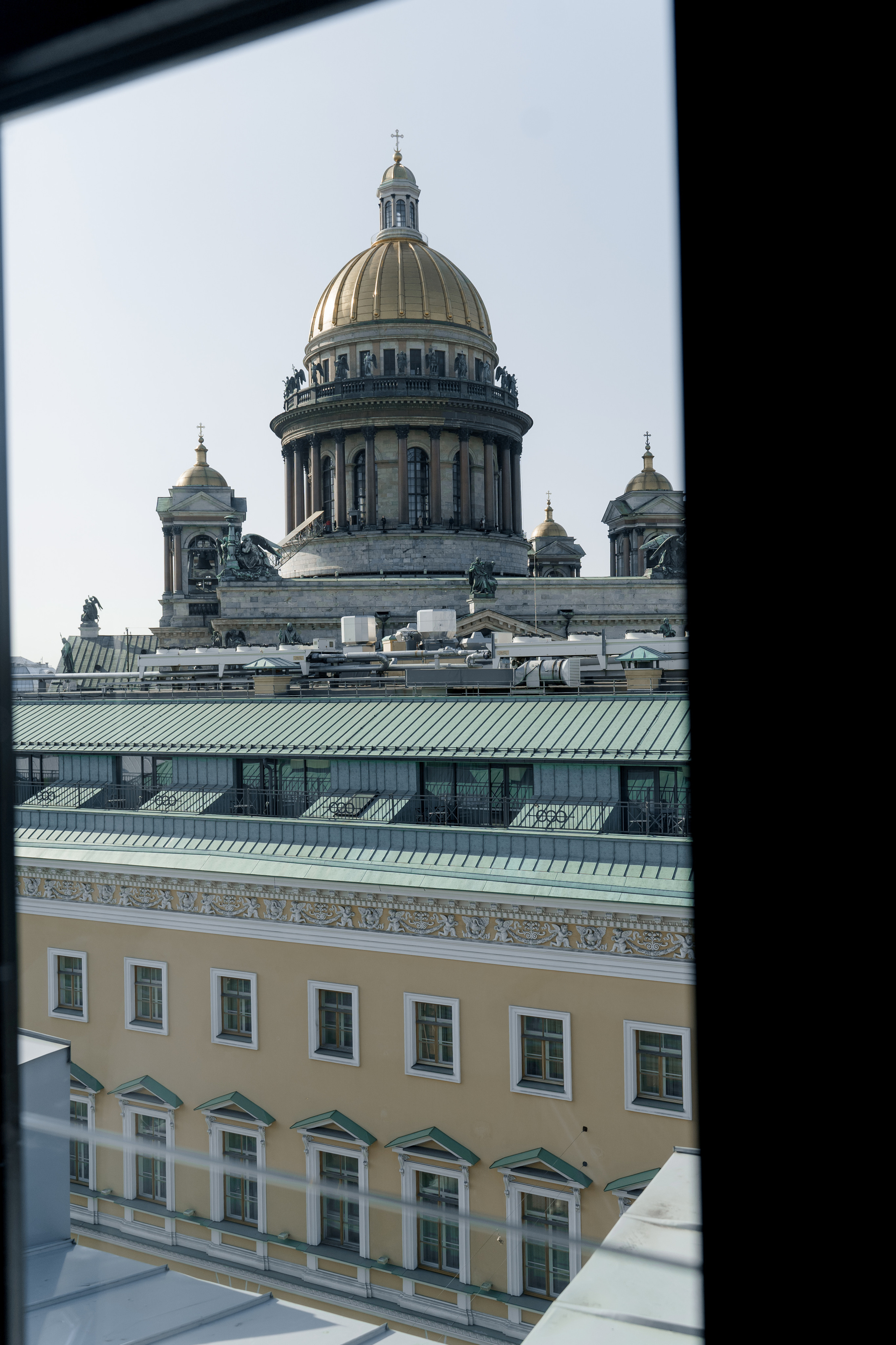 Евгений Магдалина. Камерная свадьба в отеле Софитель в стиле садовая флористика. Свадебный фотограф организатор в Санкт-Петербурге Ассоль Опарина