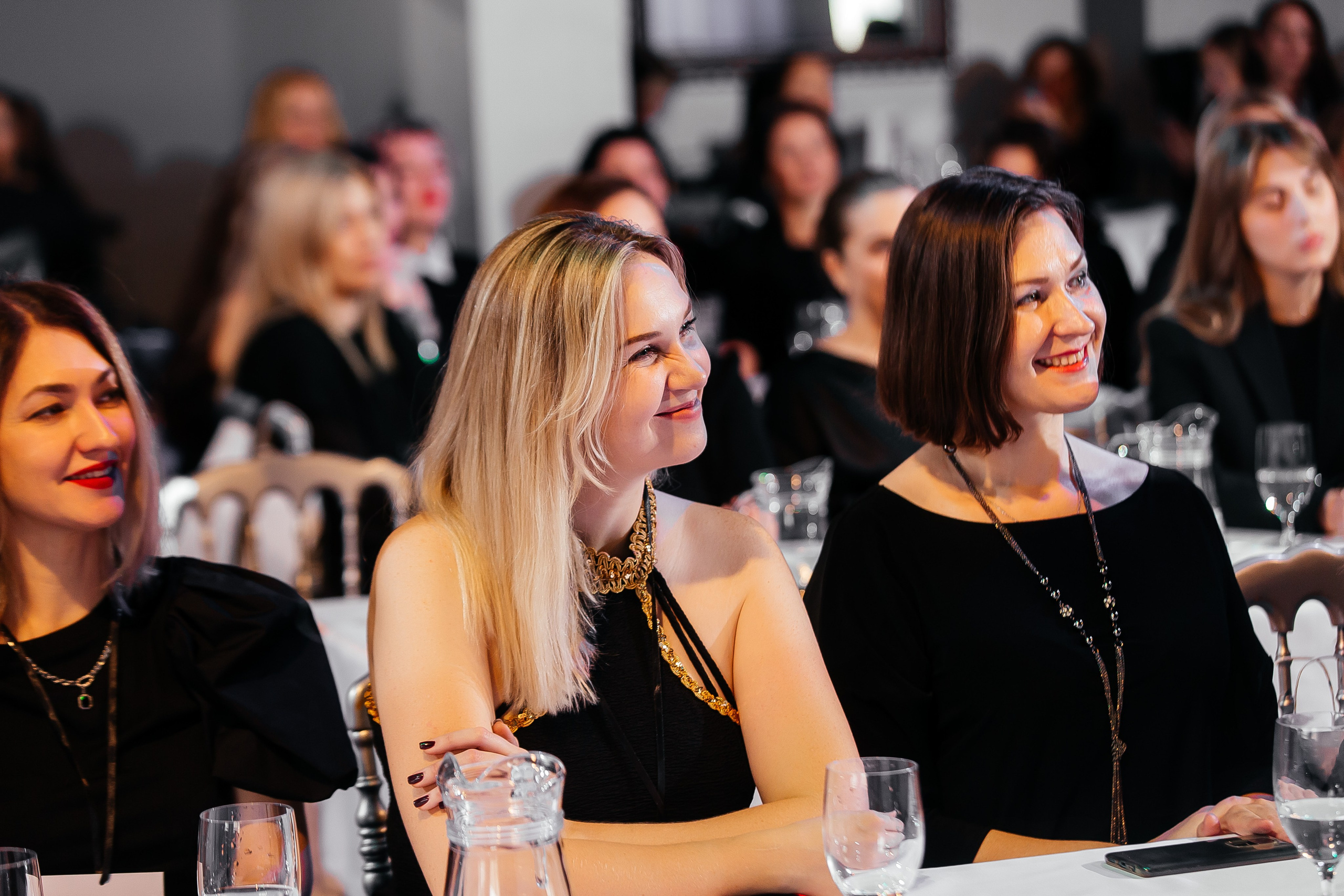 Фотозона+выступление спикеров. Фотограф в Красноярске Надежда Воскресенская