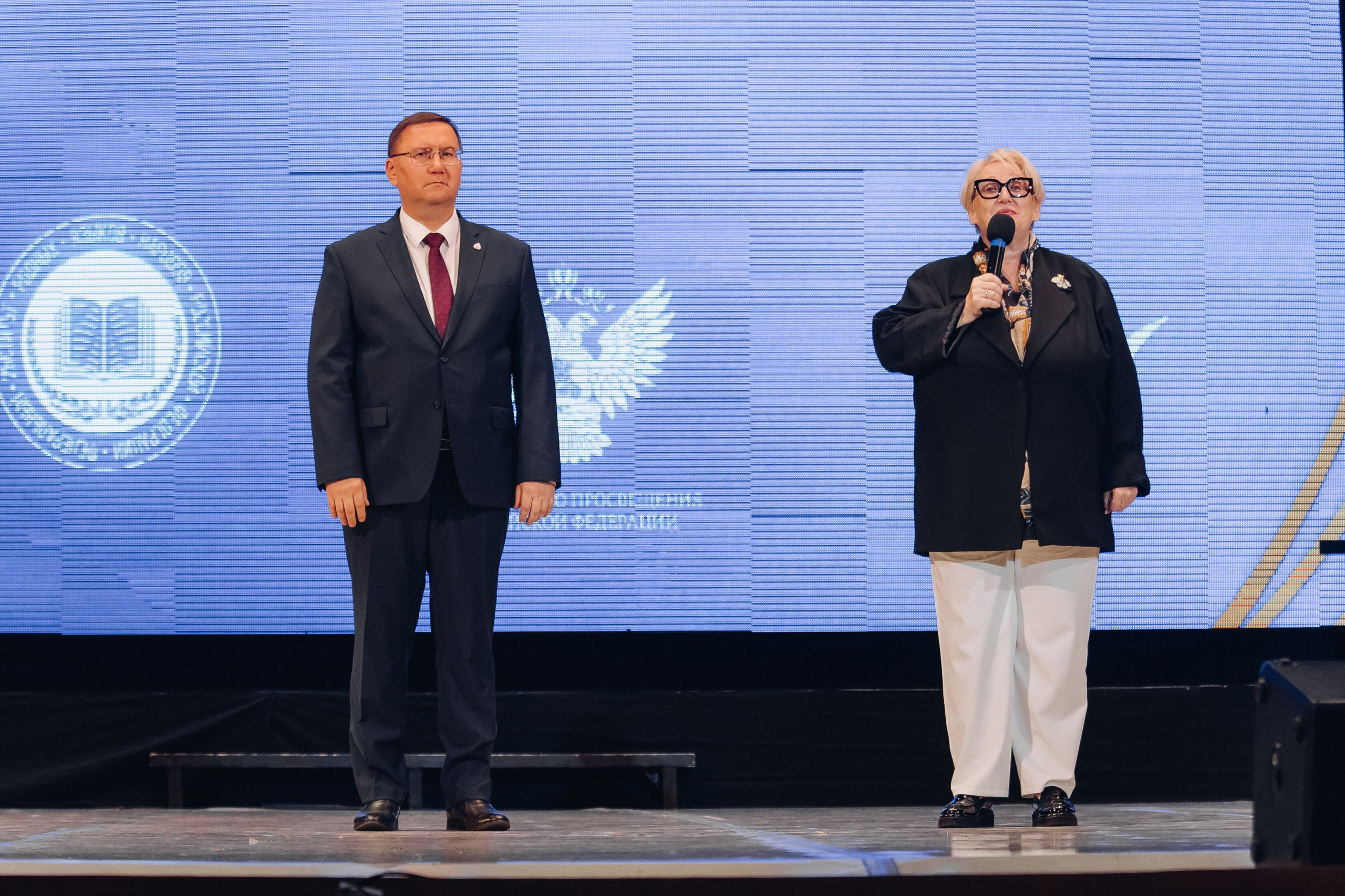 Лучший учитель родного языка и литературы 2025. Свадебный и семейный фотограф в Улан-Удэ