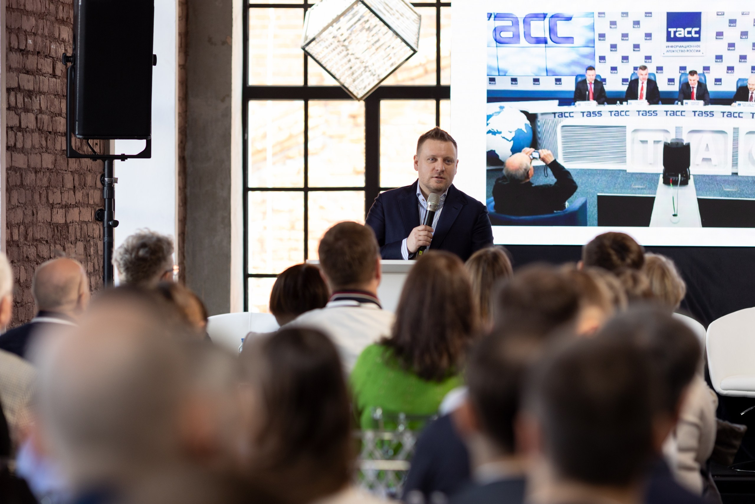 Hi-Tech Building 2025. Свадебный и семейный фотограф