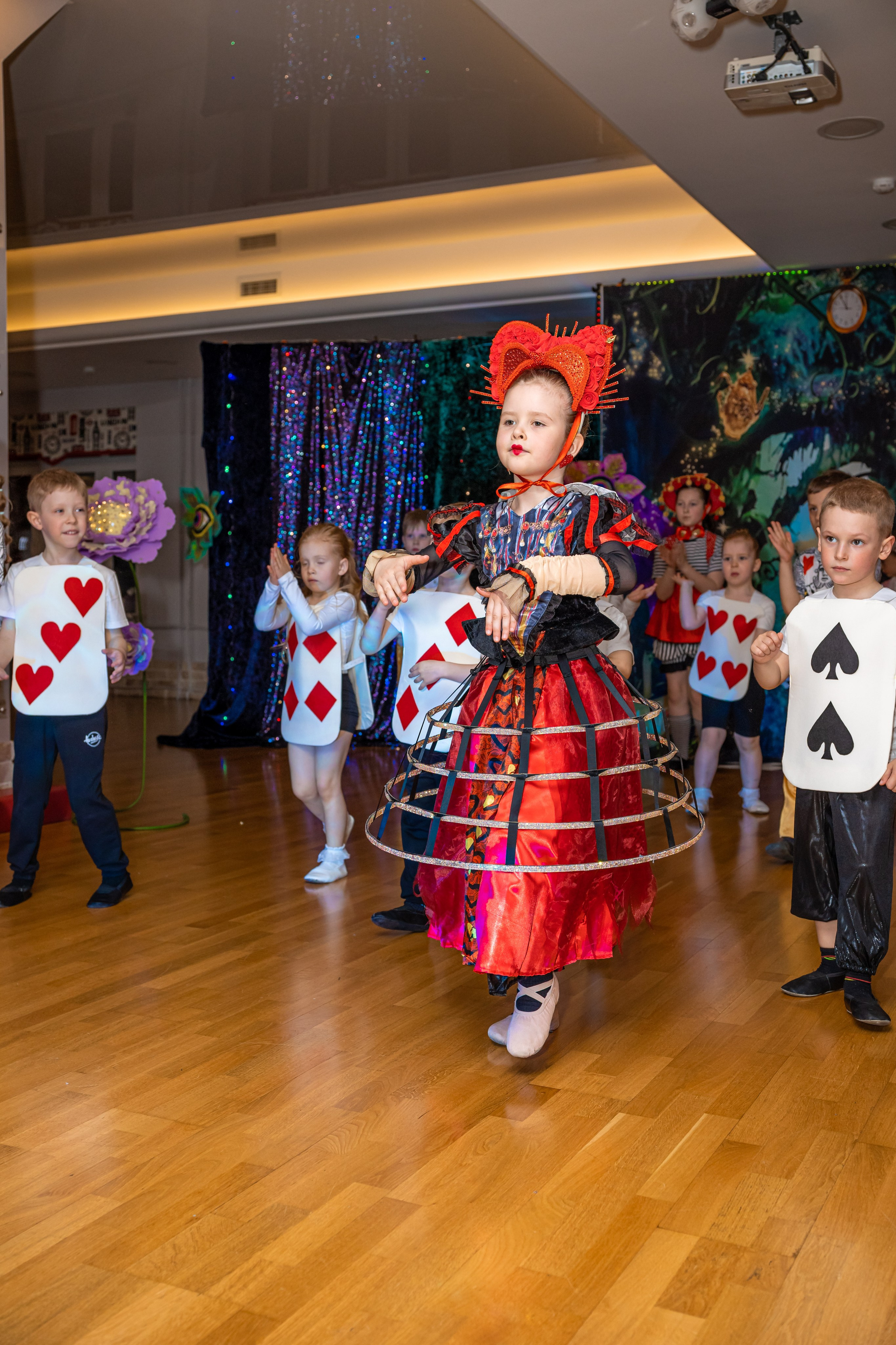 Фотосъемка детского выступления «Алиса в стране чудес». Ирина Носова - семейный и детский фотограф