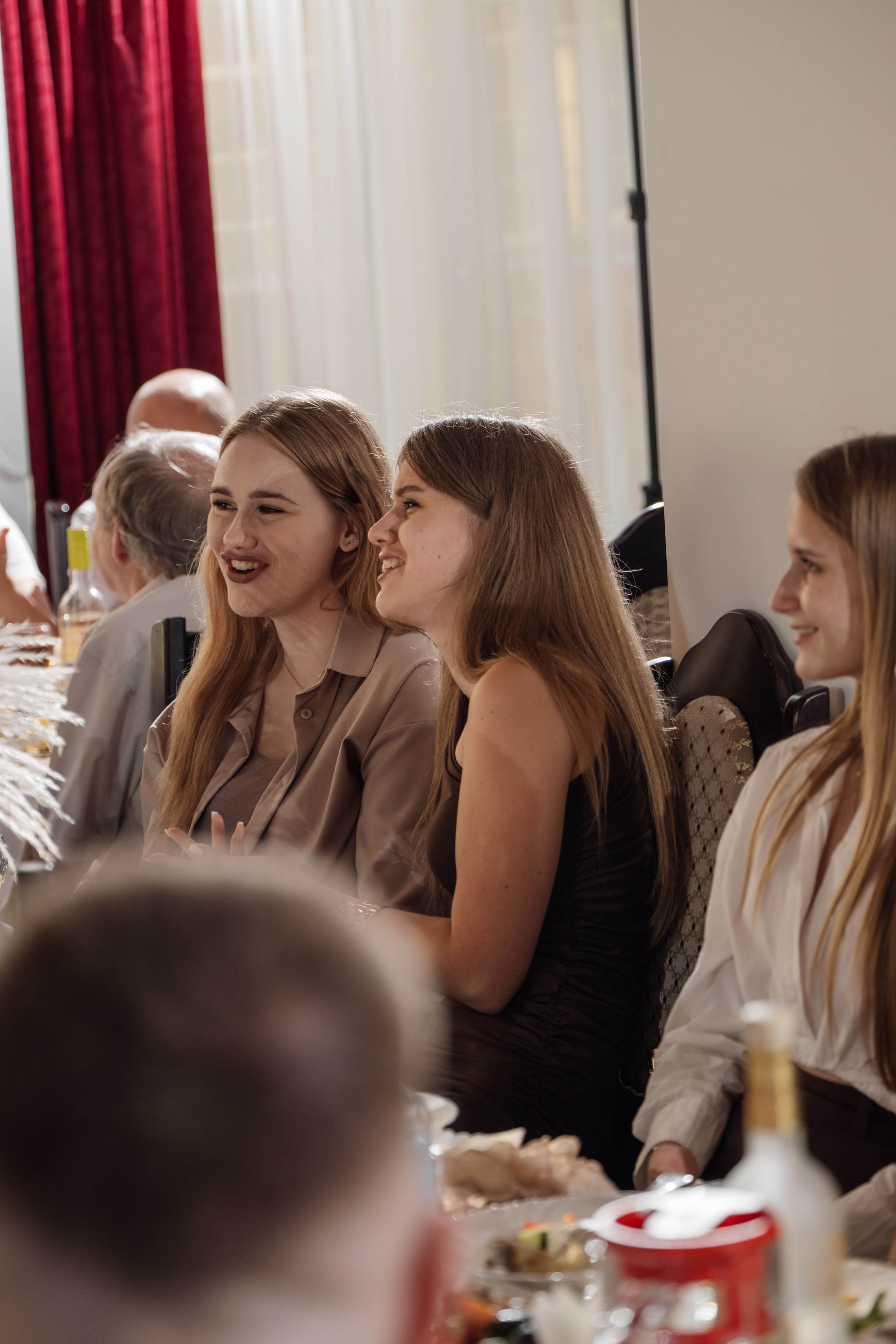Свадебный ретопртаж. Профессиональная фотосъемка в Крыму. Натуральные эмоции и живые кадры. Забронируйте дату прямо сейчас!