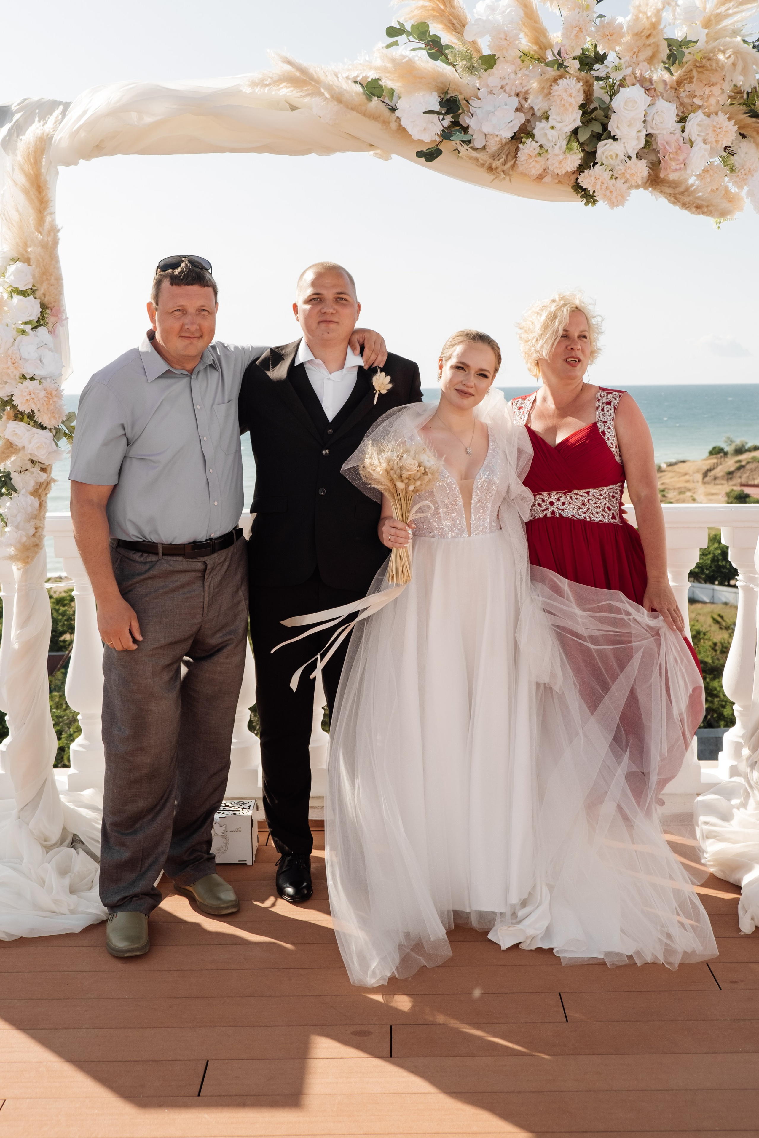 Свадебный ретопртаж. Профессиональная фотосъемка в Крыму. Натуральные эмоции и живые кадры. Забронируйте дату прямо сейчас!