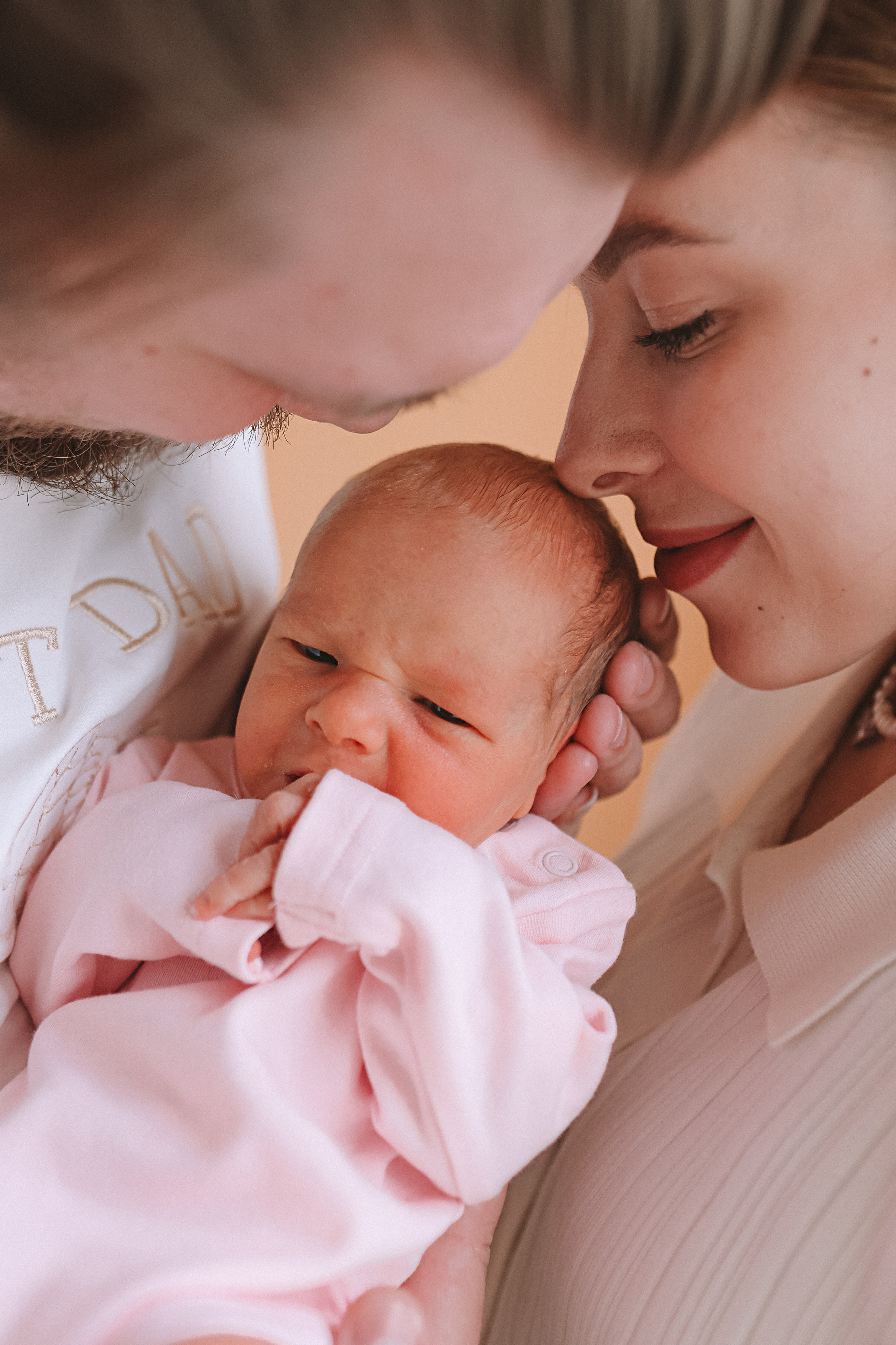 Выписка палата+внизу ПЦЭ. Семейный фотограф Тюмень, фотограф на роды Салмина Мария