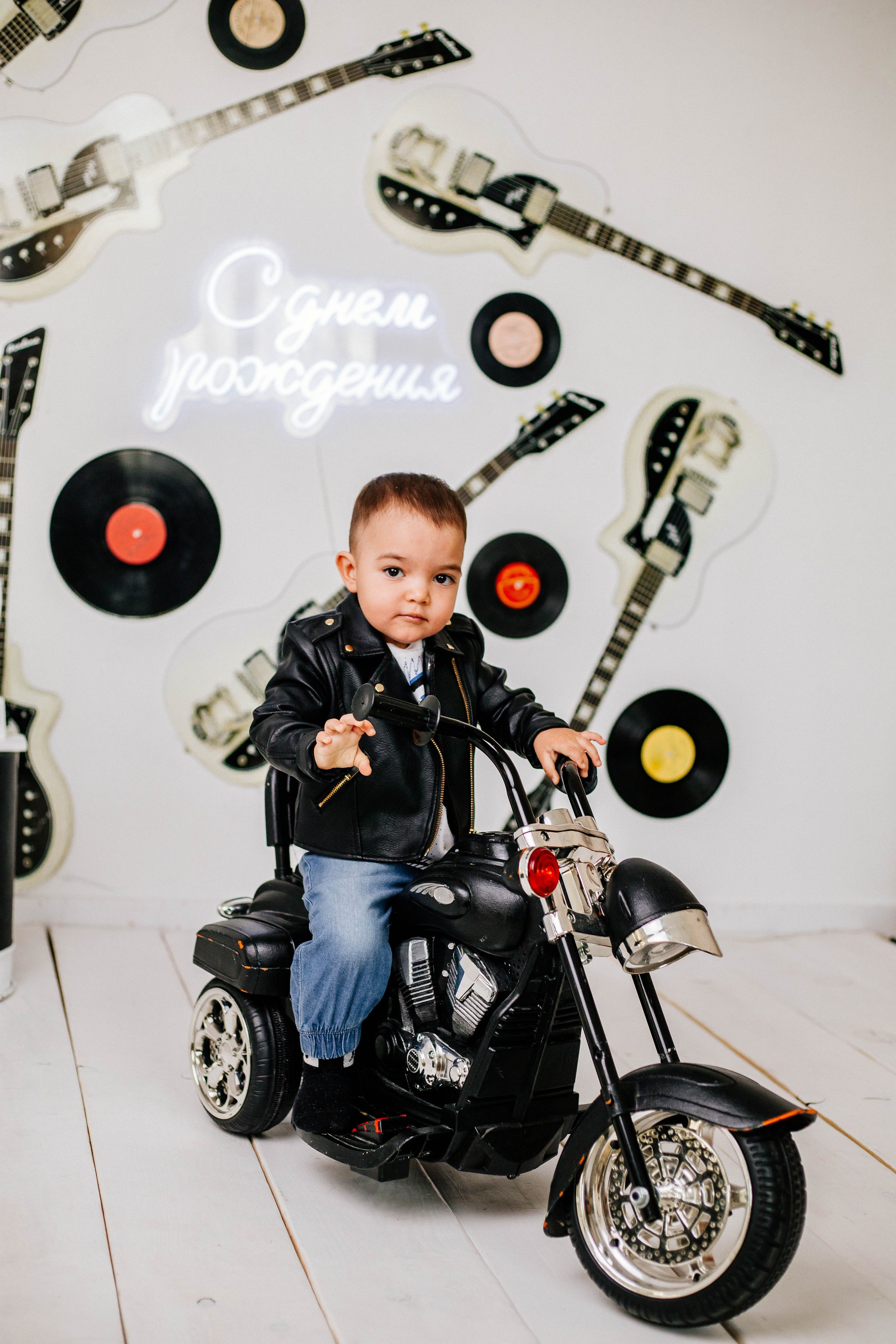 Лев с семьей. Рыжова Тамара