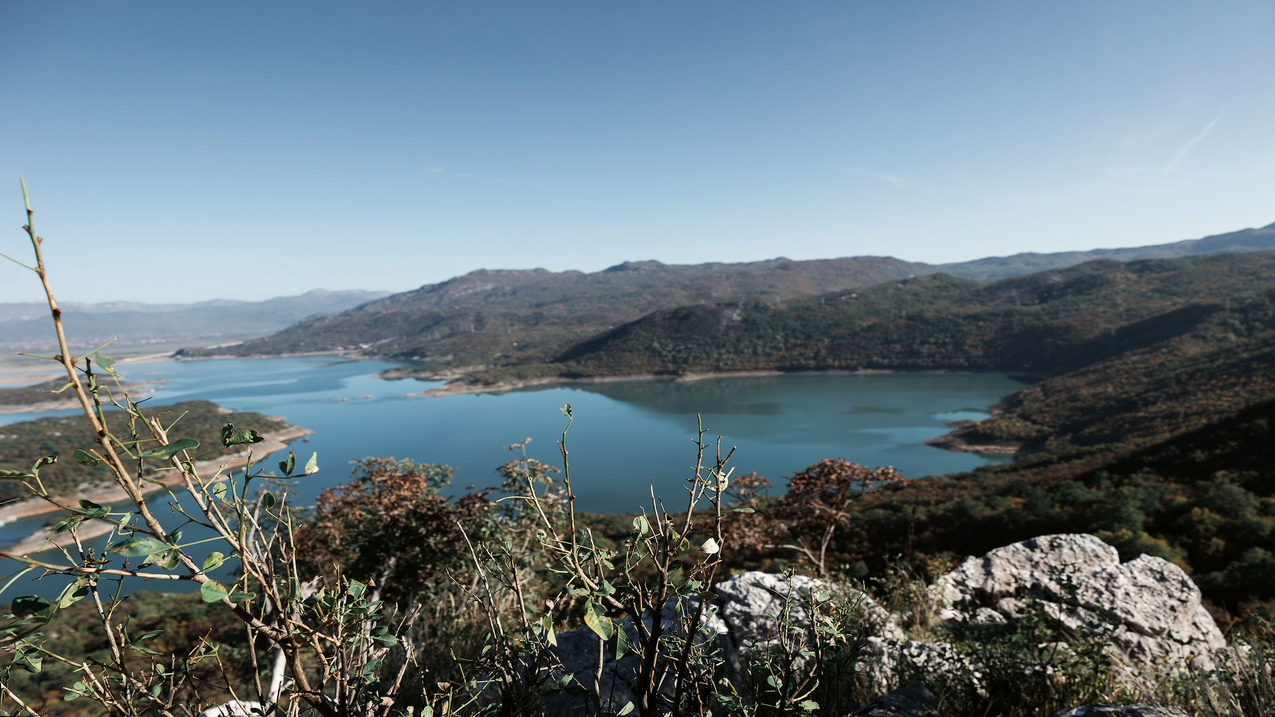 Монастырь Острог и дорога к нему. Портретный фотограф, контент фотограф, продающие фото в Москве и МО