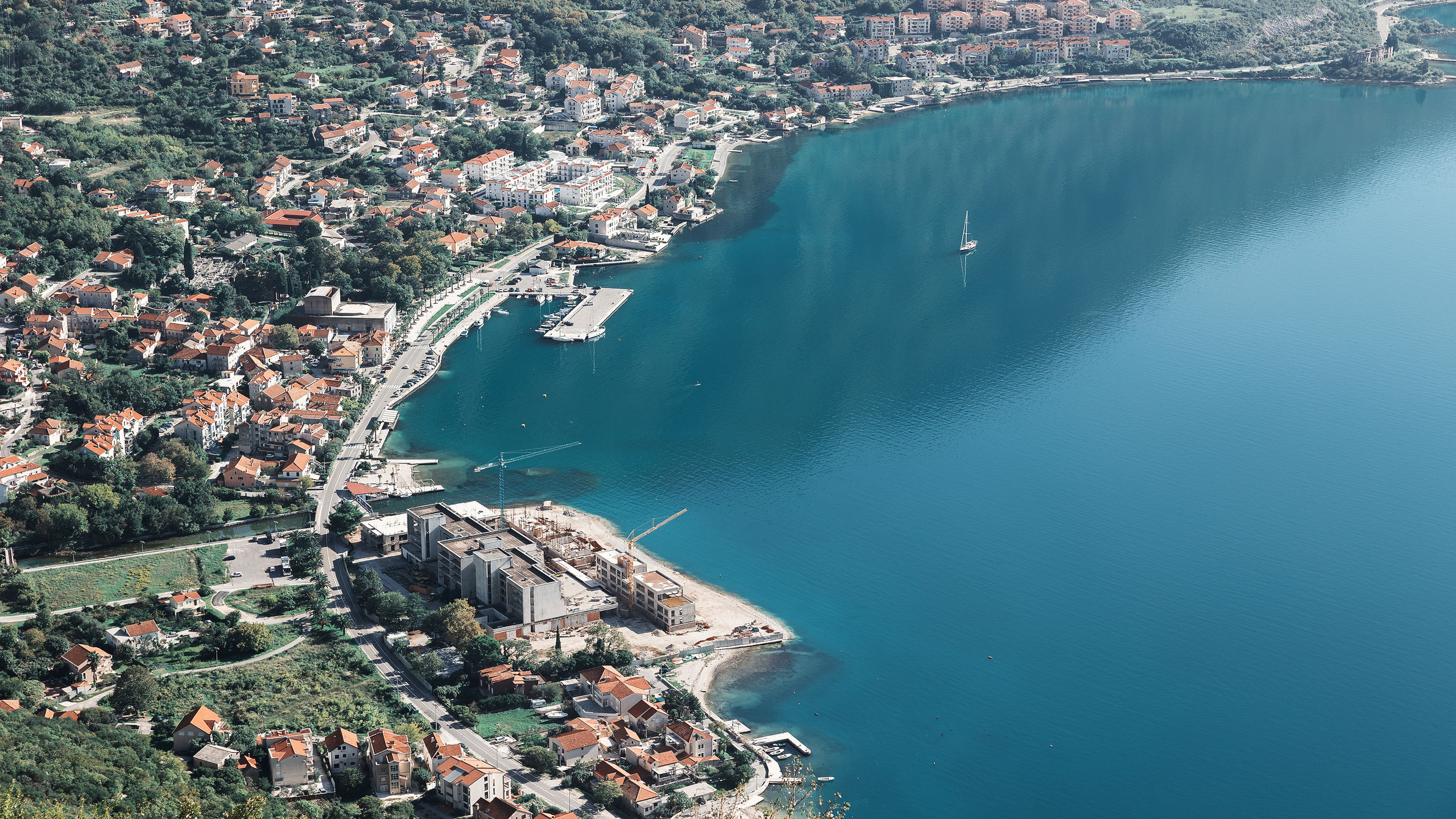 Монастырь Острог и дорога к нему. Портретный фотограф, контент фотограф, продающие фото в Москве и МО