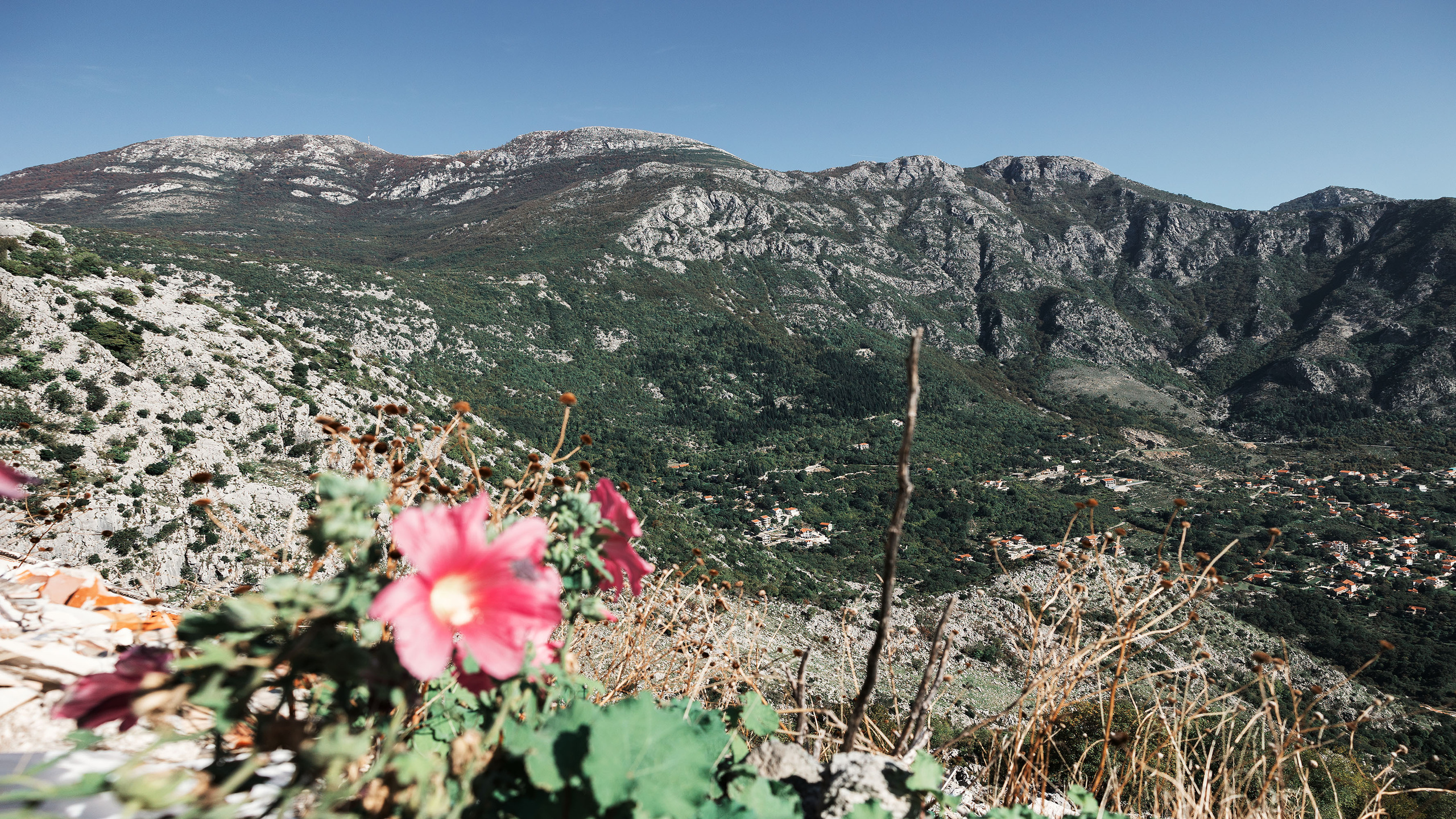 Монастырь Острог и дорога к нему. Портретный фотограф, контент фотограф, продающие фото в Москве и МО