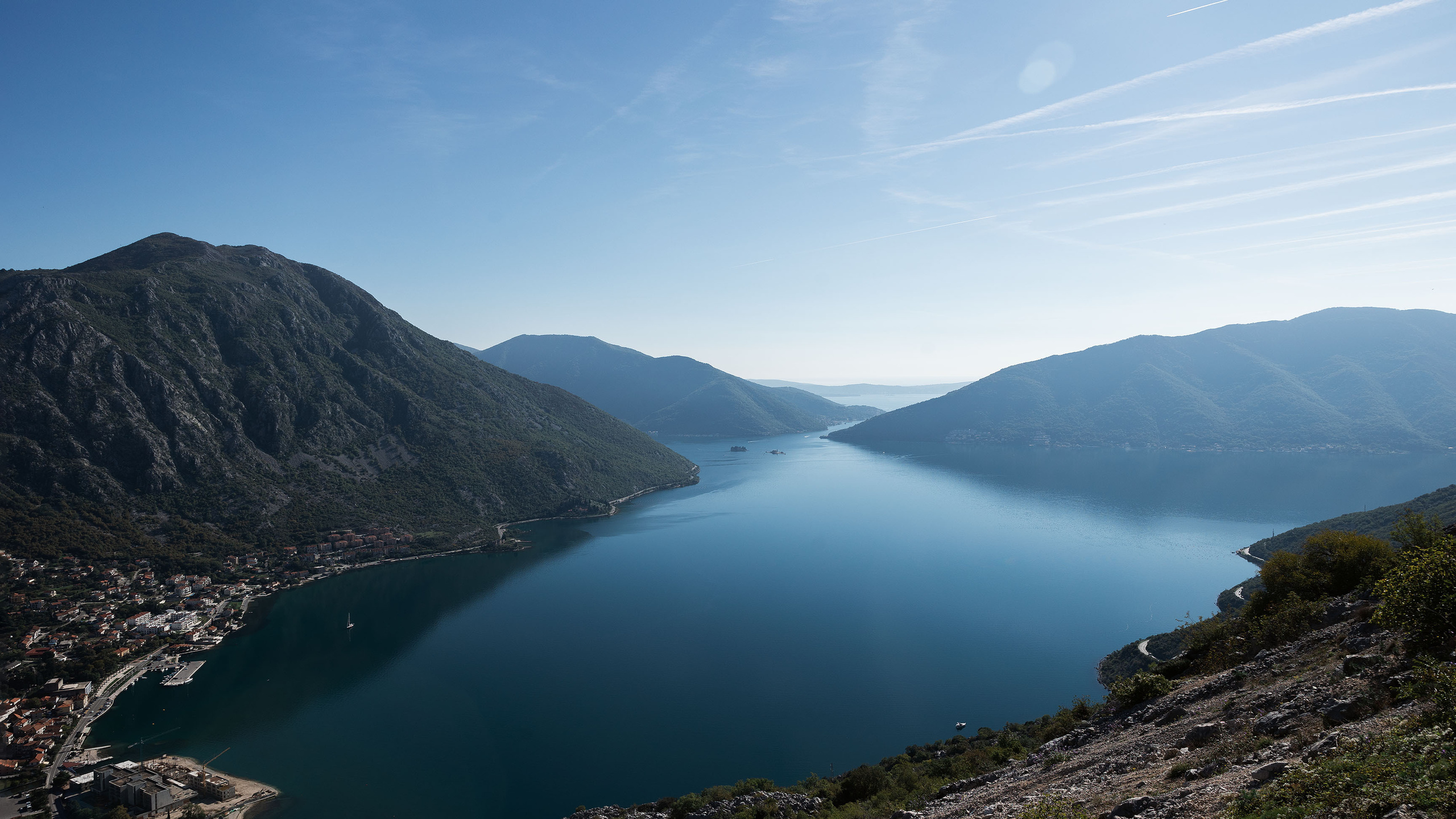 Монастырь Острог и дорога к нему. Портретный фотограф, контент фотограф, продающие фото в Москве и МО