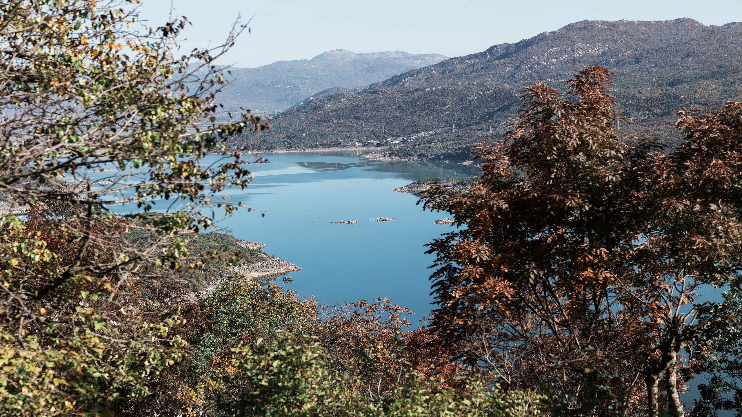 Монастырь Острог и дорога к нему. Портретный фотограф, контент фотограф, продающие фото в Москве и МО