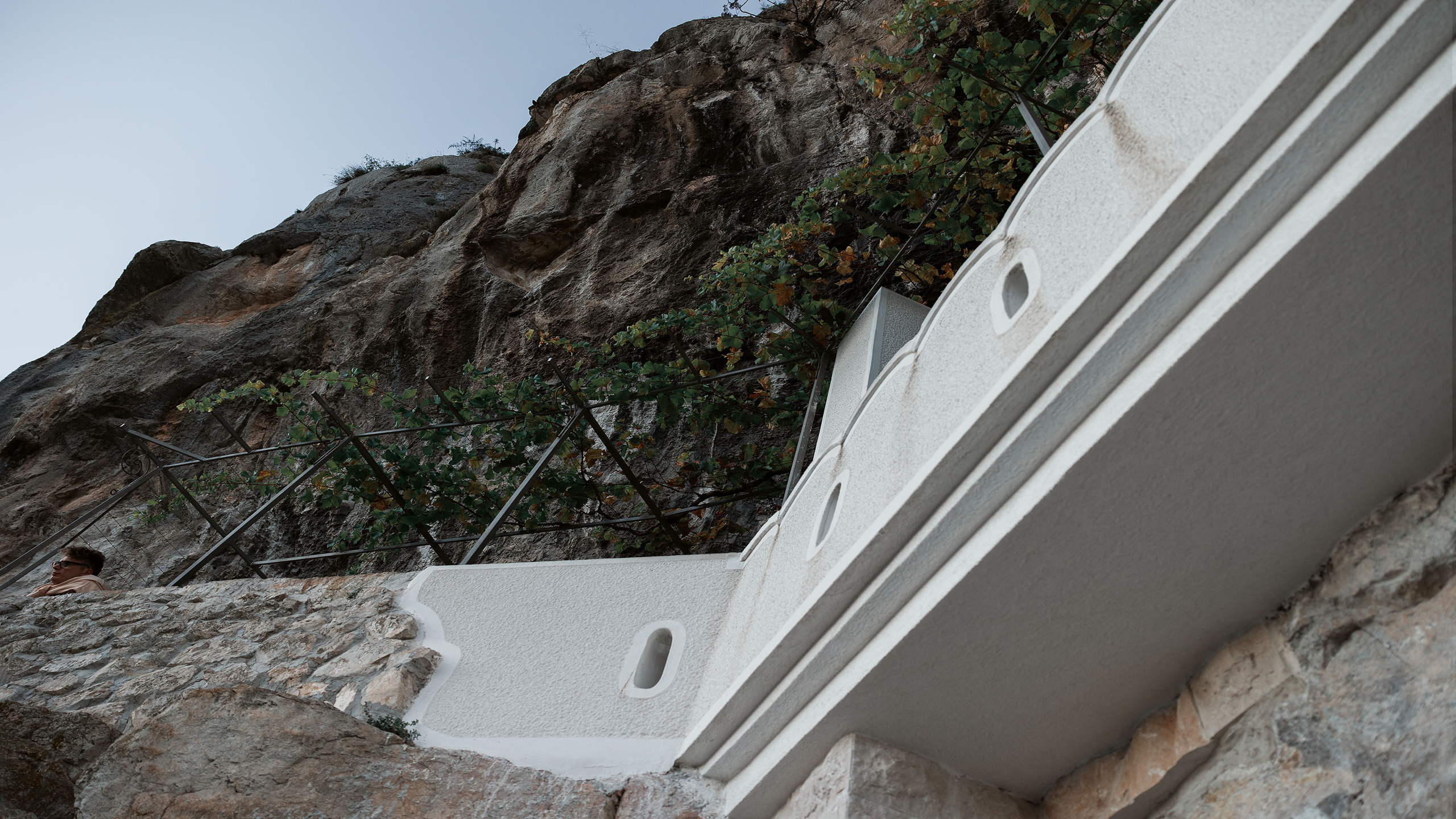 Монастырь Острог и дорога к нему. Портретный фотограф, контент фотограф, продающие фото в Москве и МО