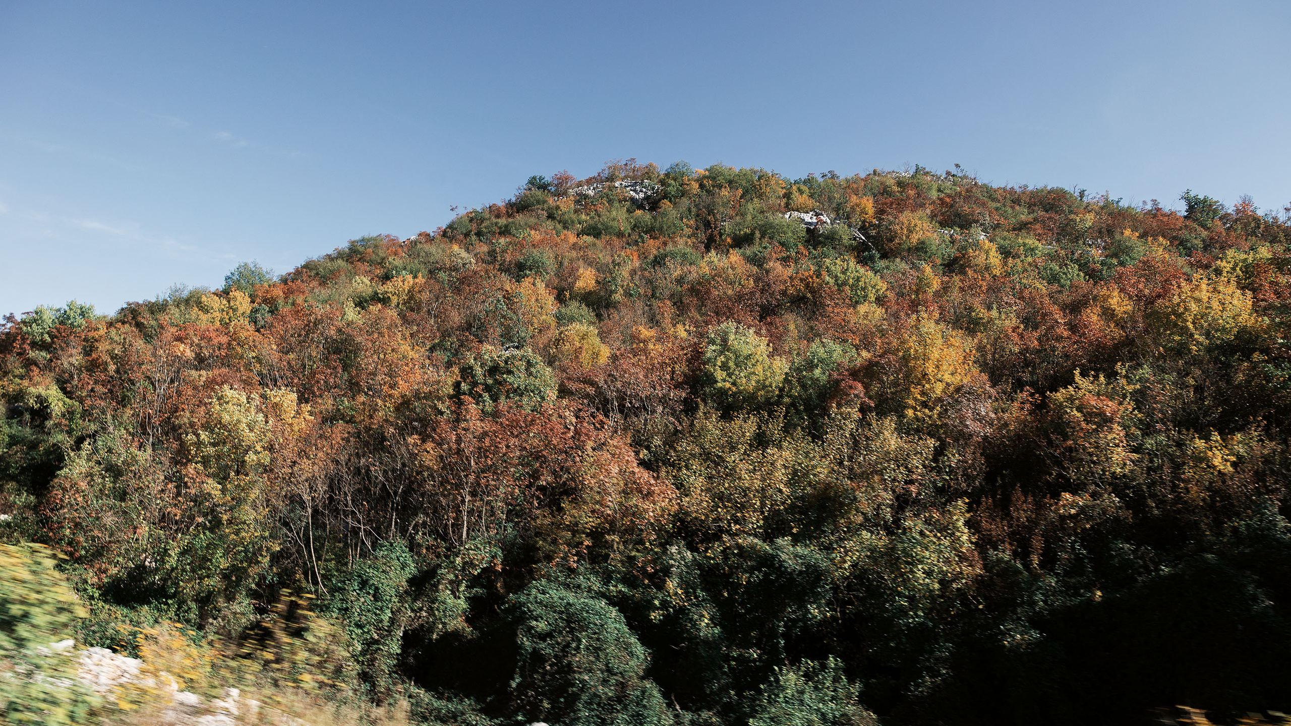 Монастырь Острог и дорога к нему. Портретный фотограф, контент фотограф, продающие фото в Москве и МО