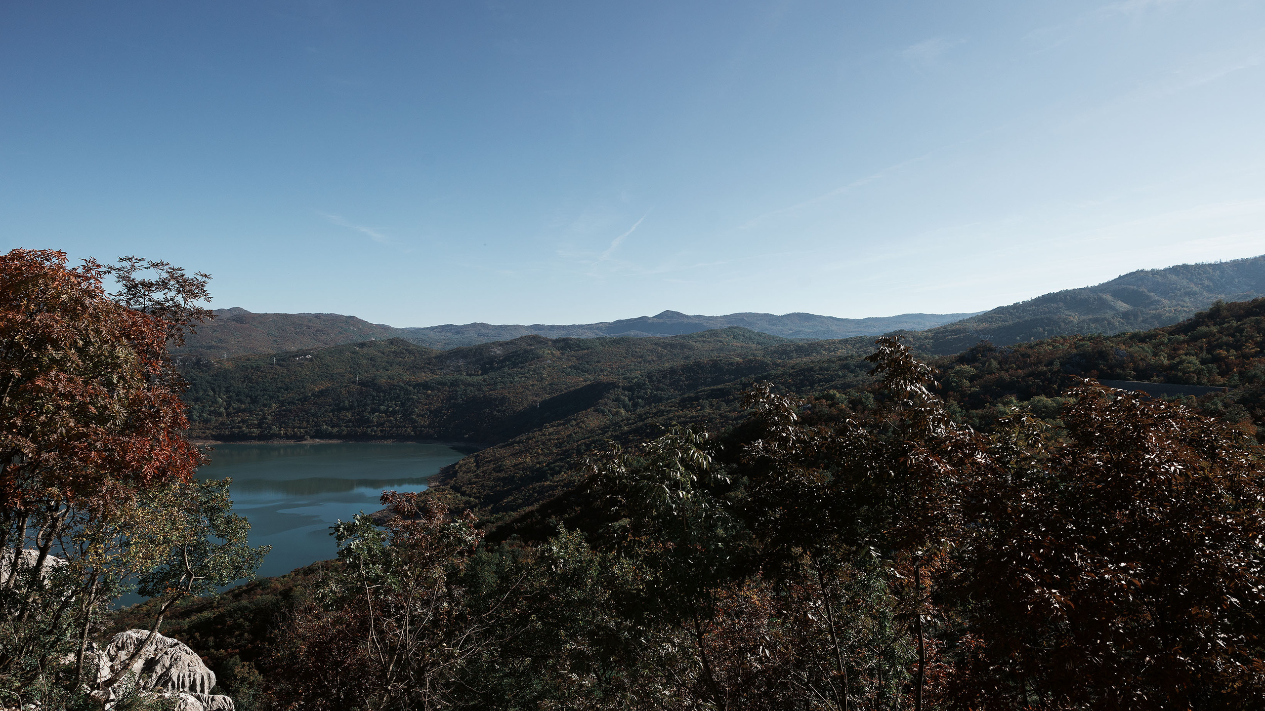 Монастырь Острог и дорога к нему. Портретный фотограф, контент фотограф, продающие фото в Москве и МО