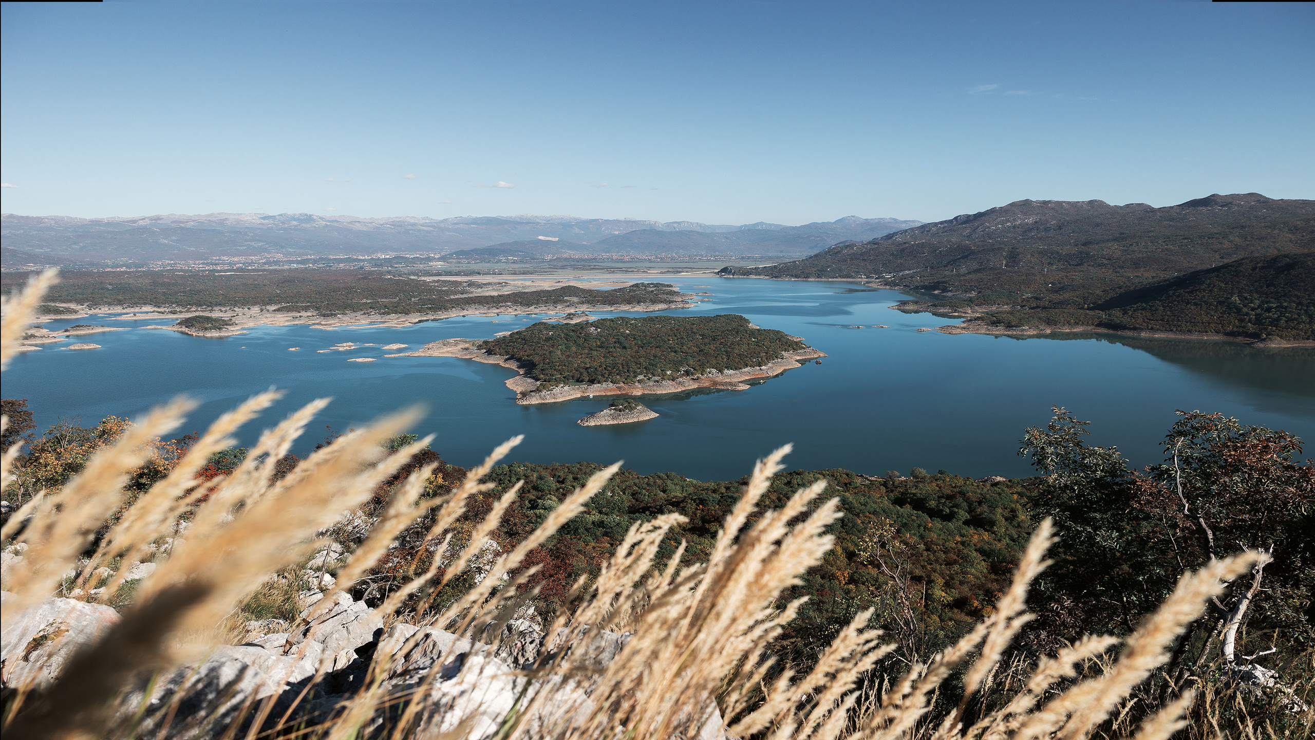 Монастырь Острог и дорога к нему. Портретный фотограф, контент фотограф, продающие фото в Москве и МО