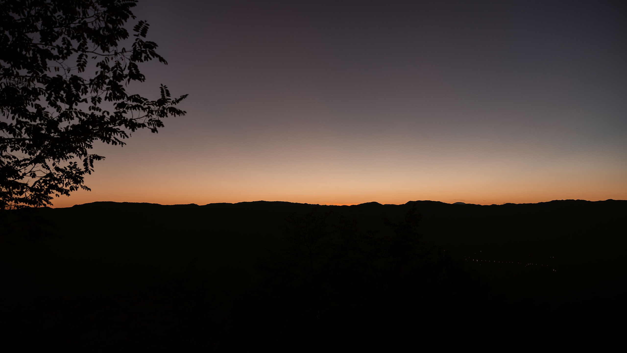 Монастырь Острог и дорога к нему. Портретный фотограф, контент фотограф, продающие фото в Москве и МО
