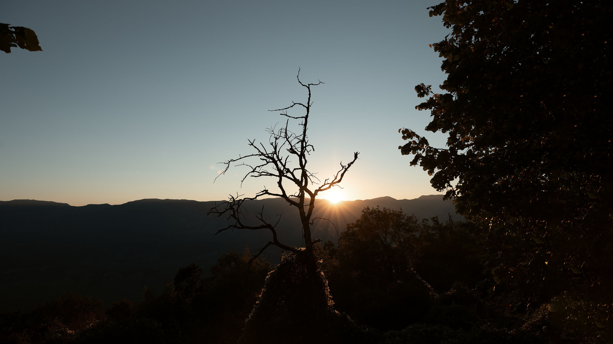 Монастырь Острог и дорога к нему. Портретный фотограф, контент фотограф, продающие фото в Москве и МО