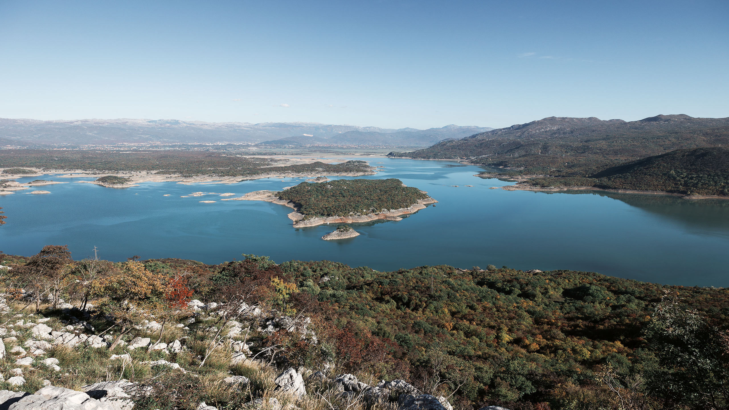 Монастырь Острог и дорога к нему. Портретный фотограф, контент фотограф, продающие фото в Москве и МО