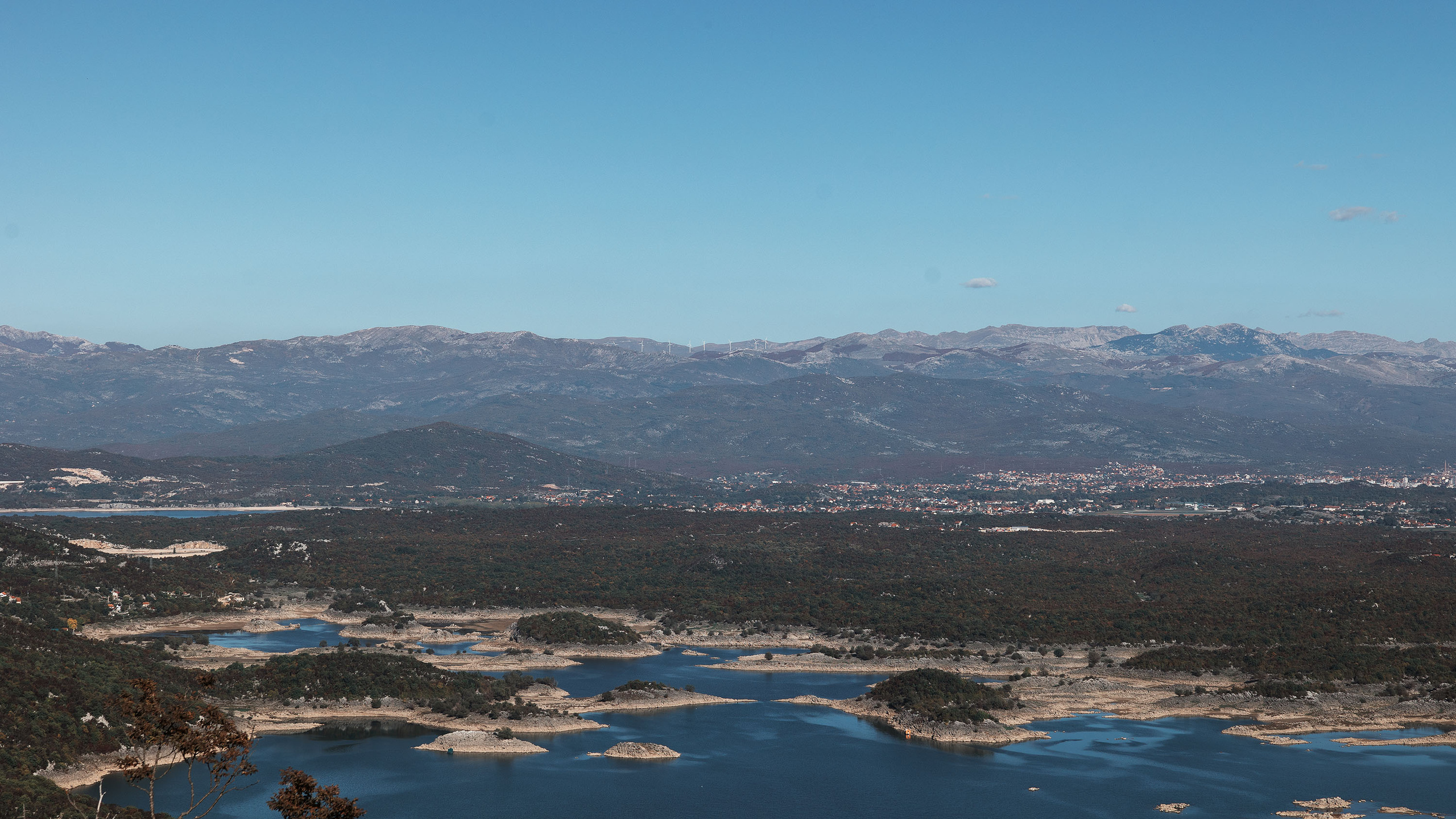 Монастырь Острог и дорога к нему. Портретный фотограф, контент фотограф, продающие фото в Москве и МО