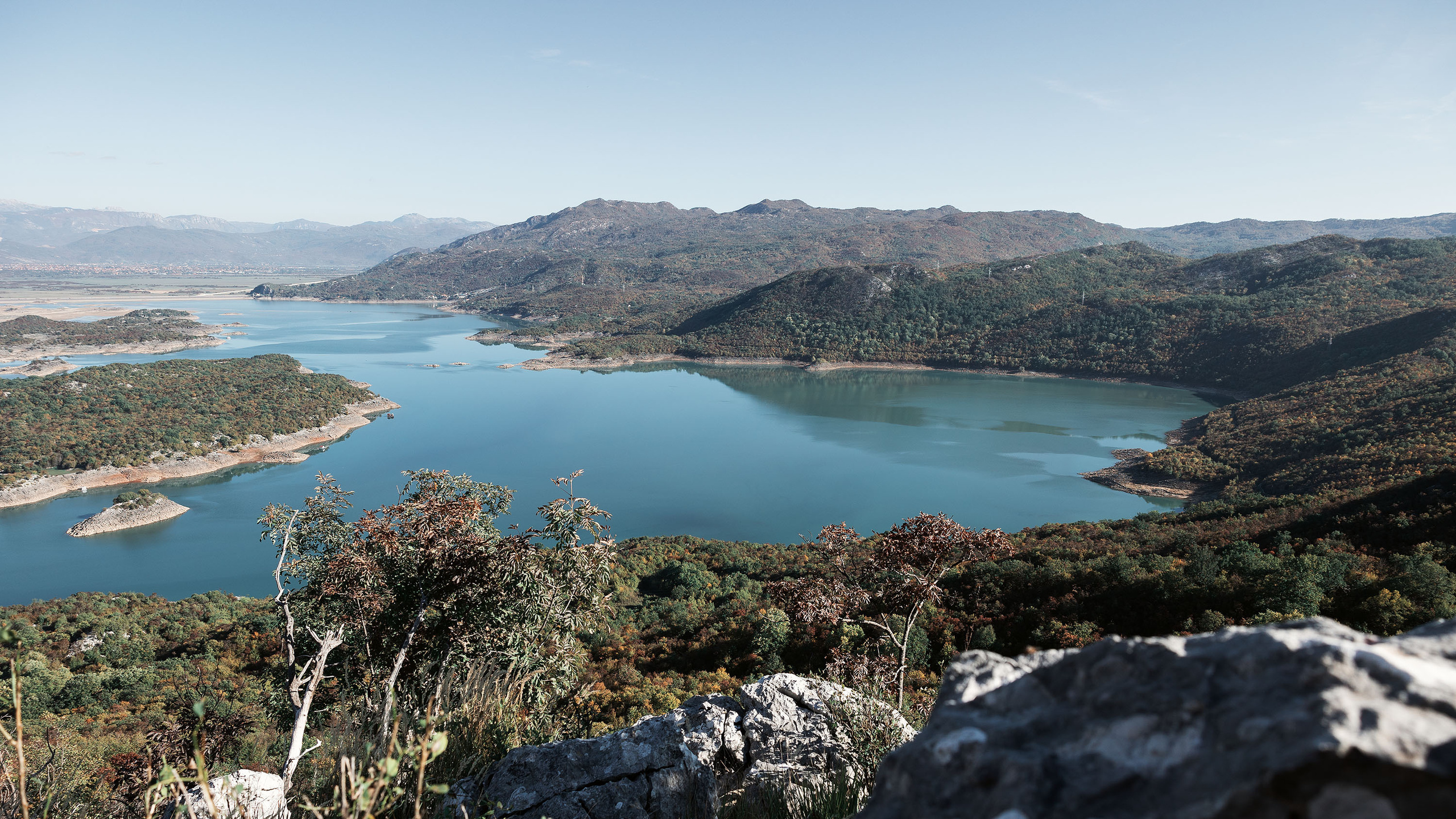 Монастырь Острог и дорога к нему. Портретный фотограф, контент фотограф, продающие фото в Москве и МО