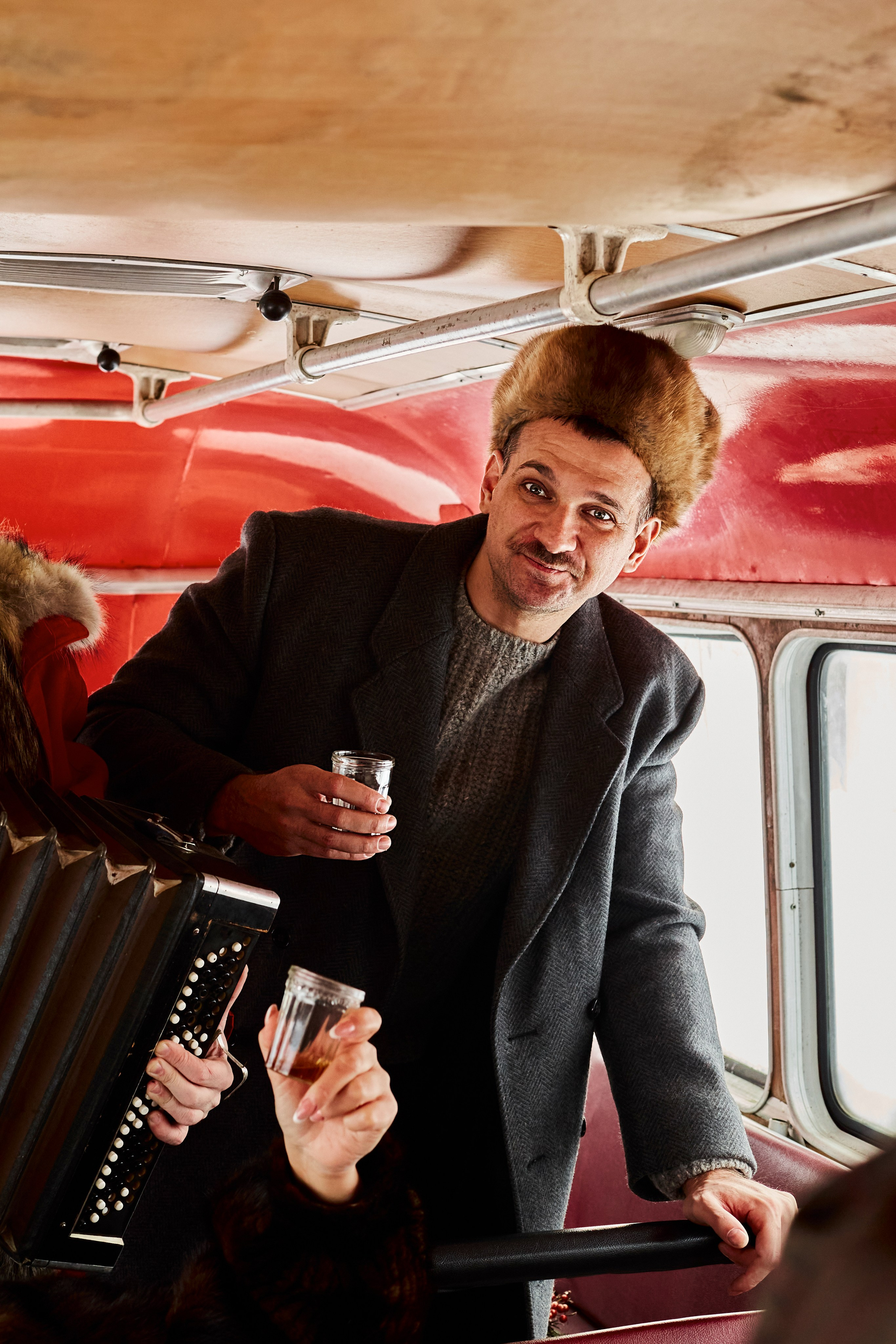 СССР. Встреча Нового Года посреди леса в заглохшем автобусе. Фотограф. Love story, портрет, индивидуальные съемки. Фудфотограф