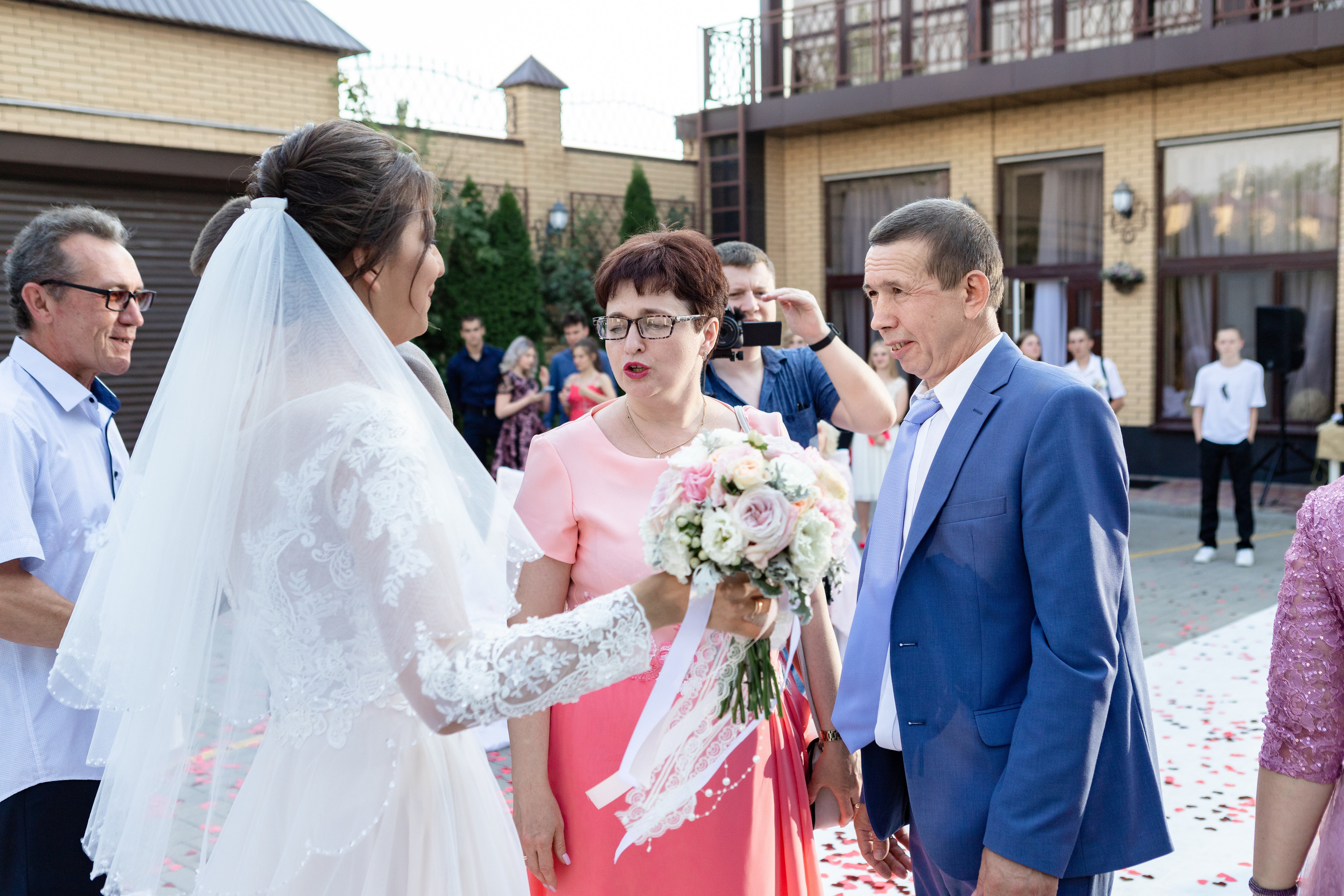 ВИТАЛИЙ + ЯСМИНА ФОТО. Свадебный фотограф и видеограф в Ростове-на-Дону Александр Воронов