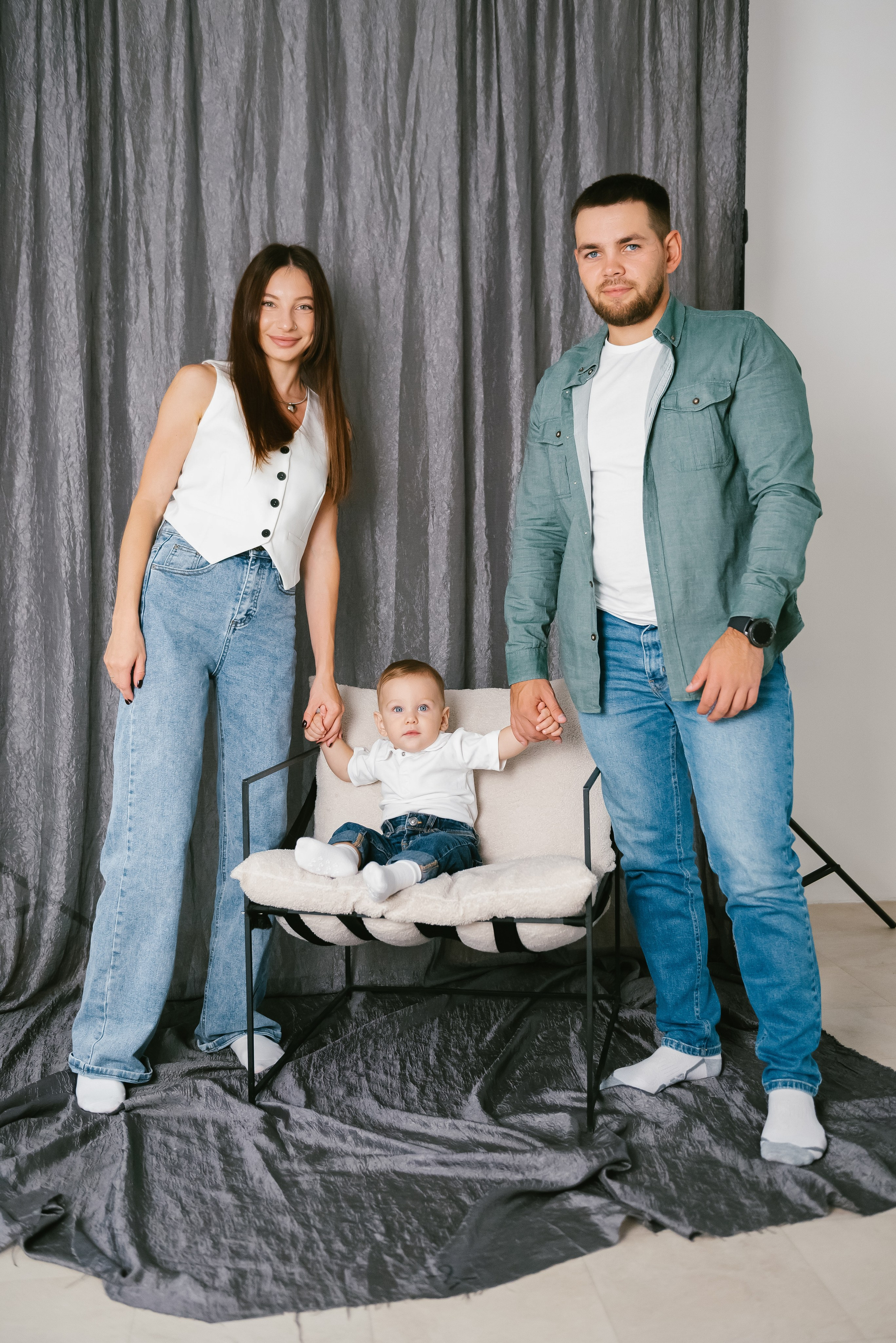 Семейная фотосессия в студии WOOD Кемерово