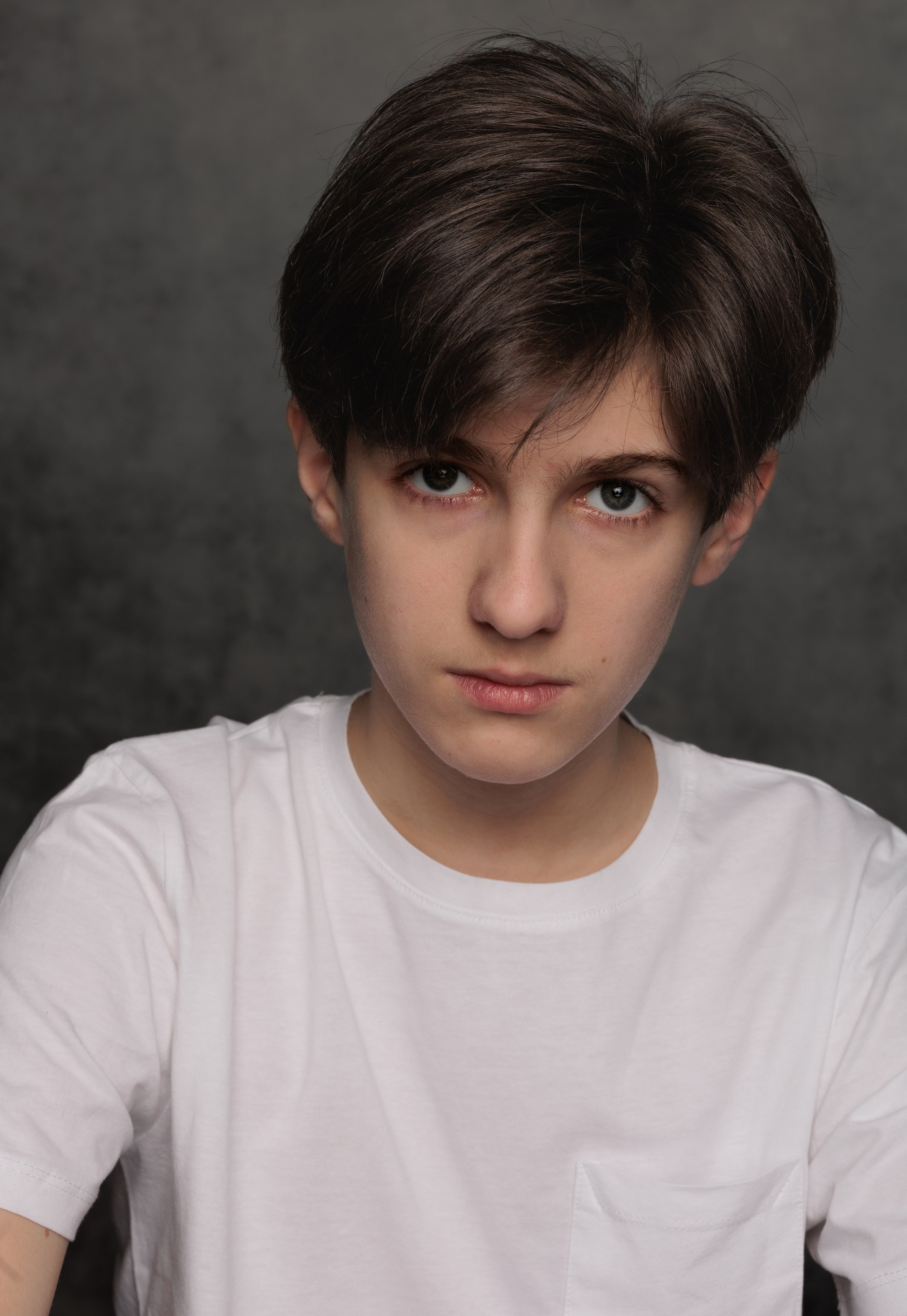 АРТЕМ. Я фотограф из Москвы к Вашим услугам