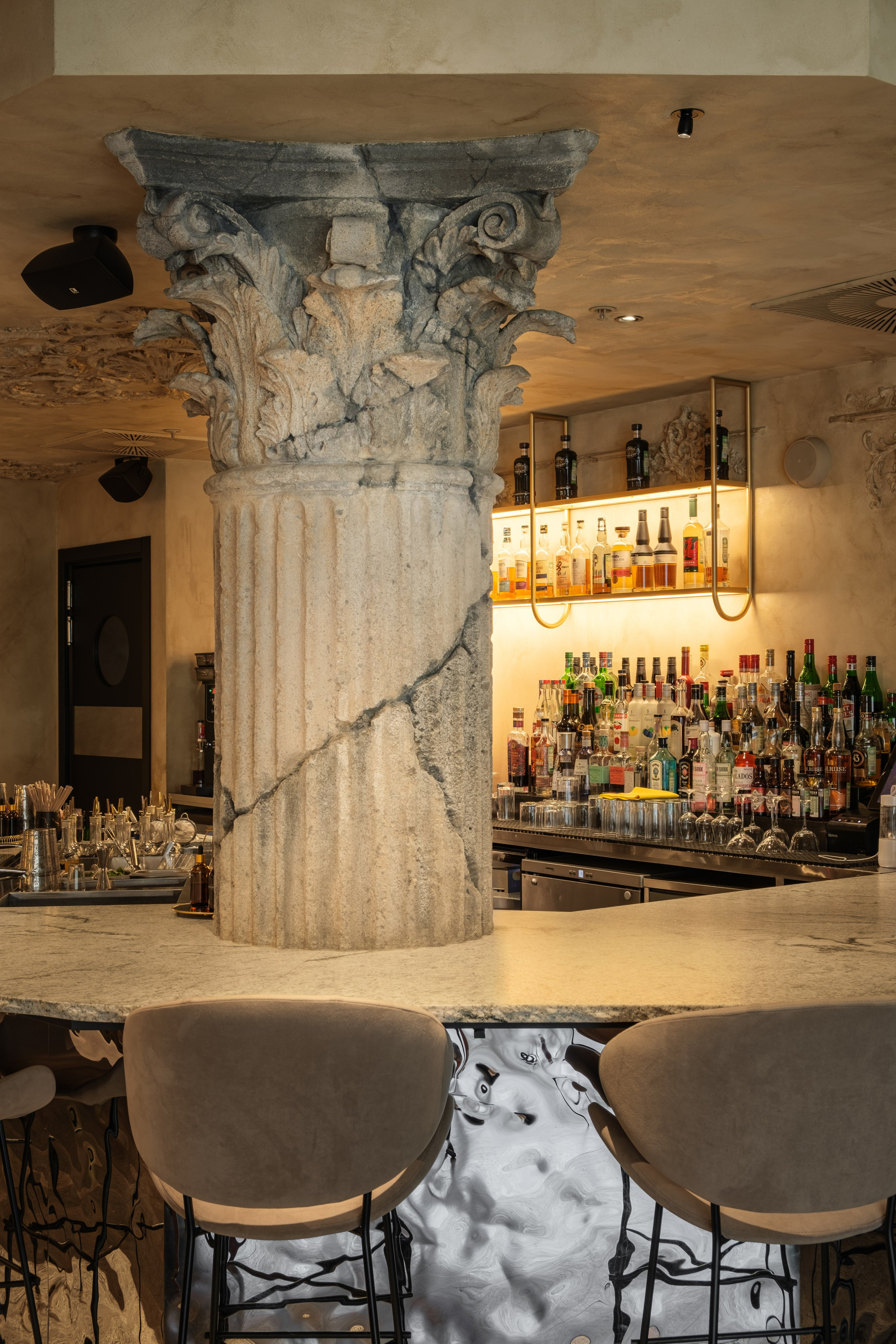 Колонна в баре Tetto