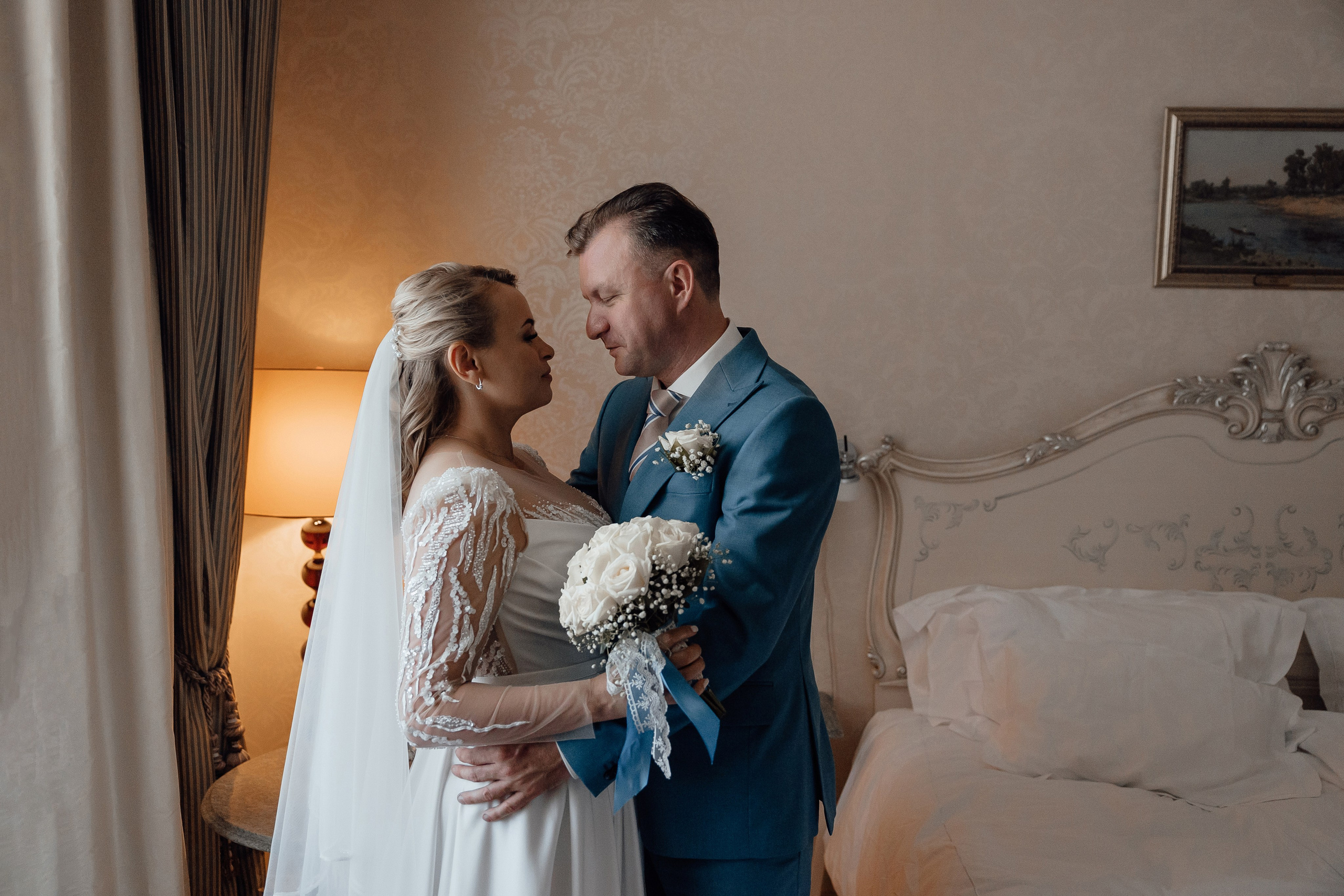 Свадебная фотосессия в Radisson Collection Hotel Moscow. Свадебный фотограф в Москве Дарья Олендарёва