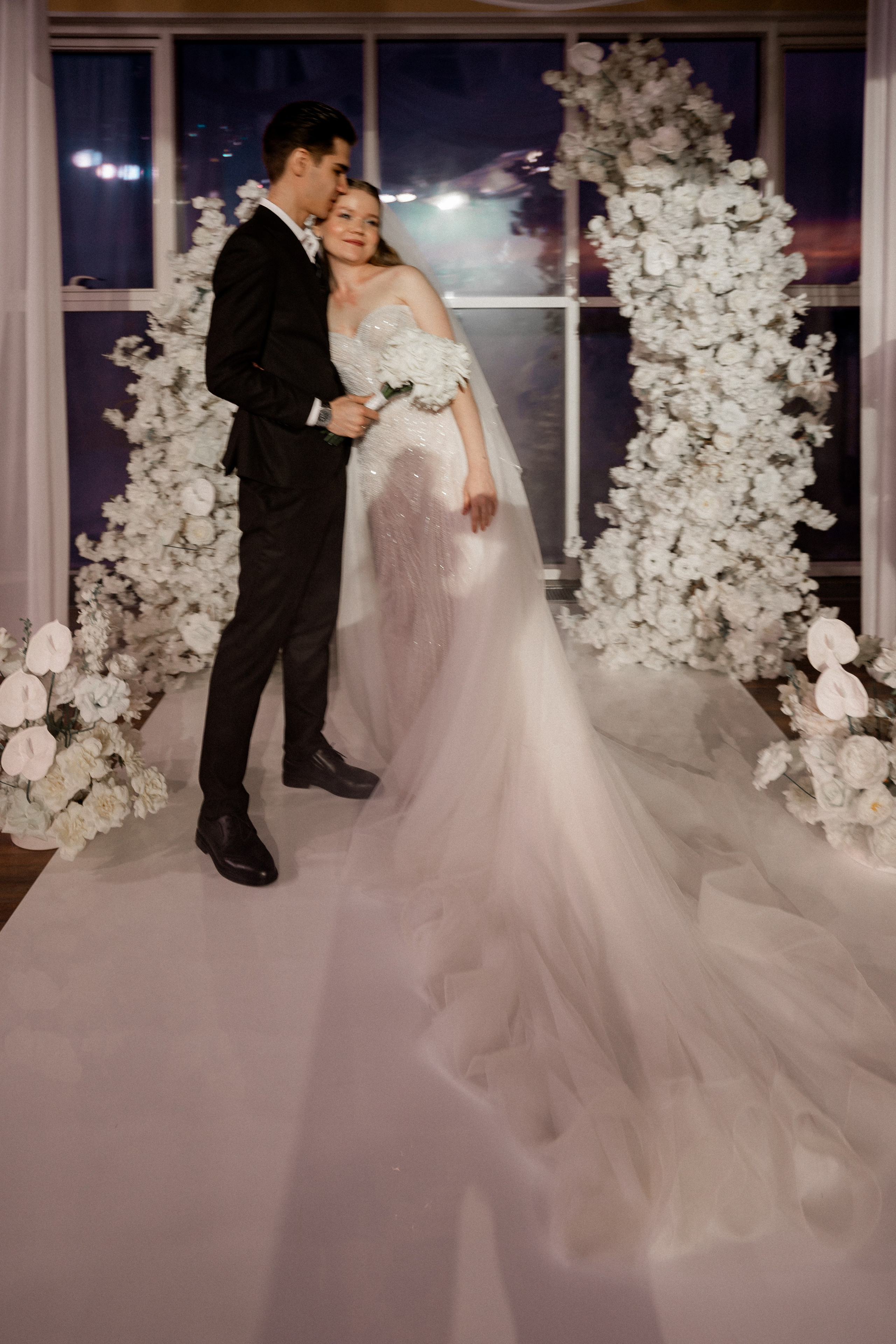 СВАДЕБНАЯ СЬЕМКА СБОРОВ В ОТЕЛЕ И ВЫЕЗД НА ЦЕРЕМОНИЮ (СНЯТО В СИБИРЕ В НИЖНЕВАРТОВСКЕ). Профессиональный фотограф, Санкт-Петербург — Виктория Богомолова