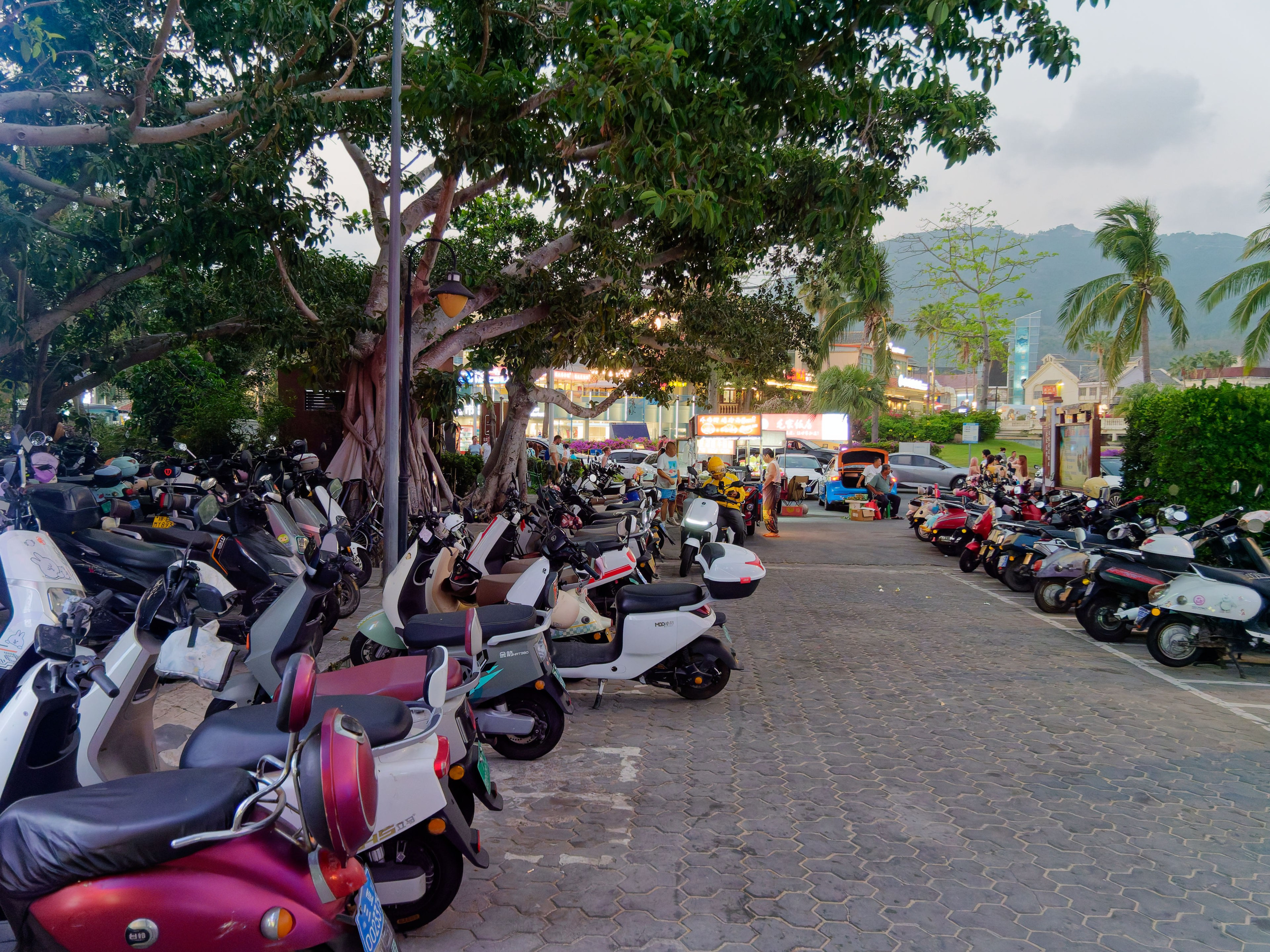 Хайнань 2026, улицы Ялунвань и Саньи. Фотопрогулки по Миру