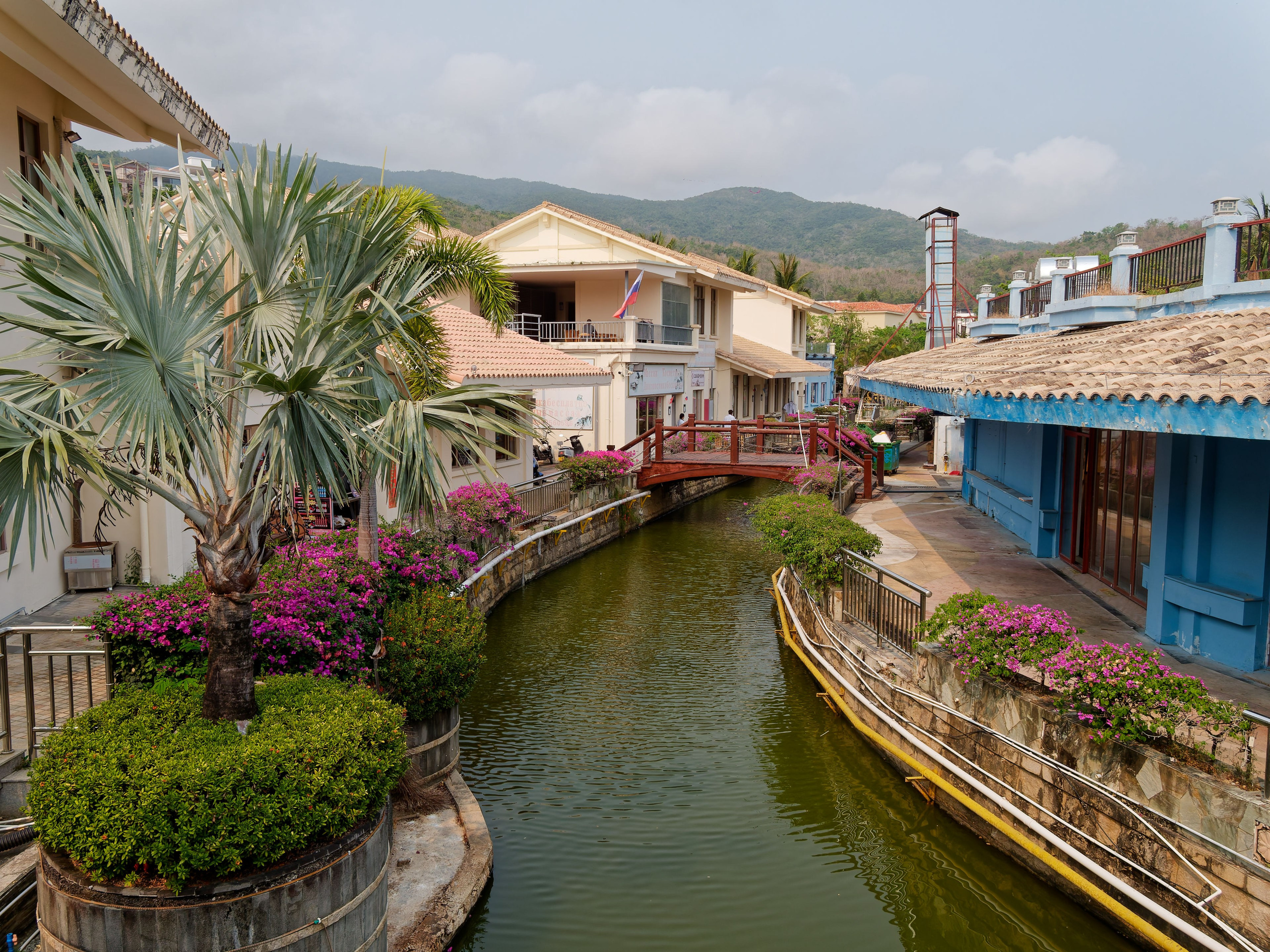 Хайнань 2026, улицы Ялунвань и Саньи. Фотопрогулки по Миру