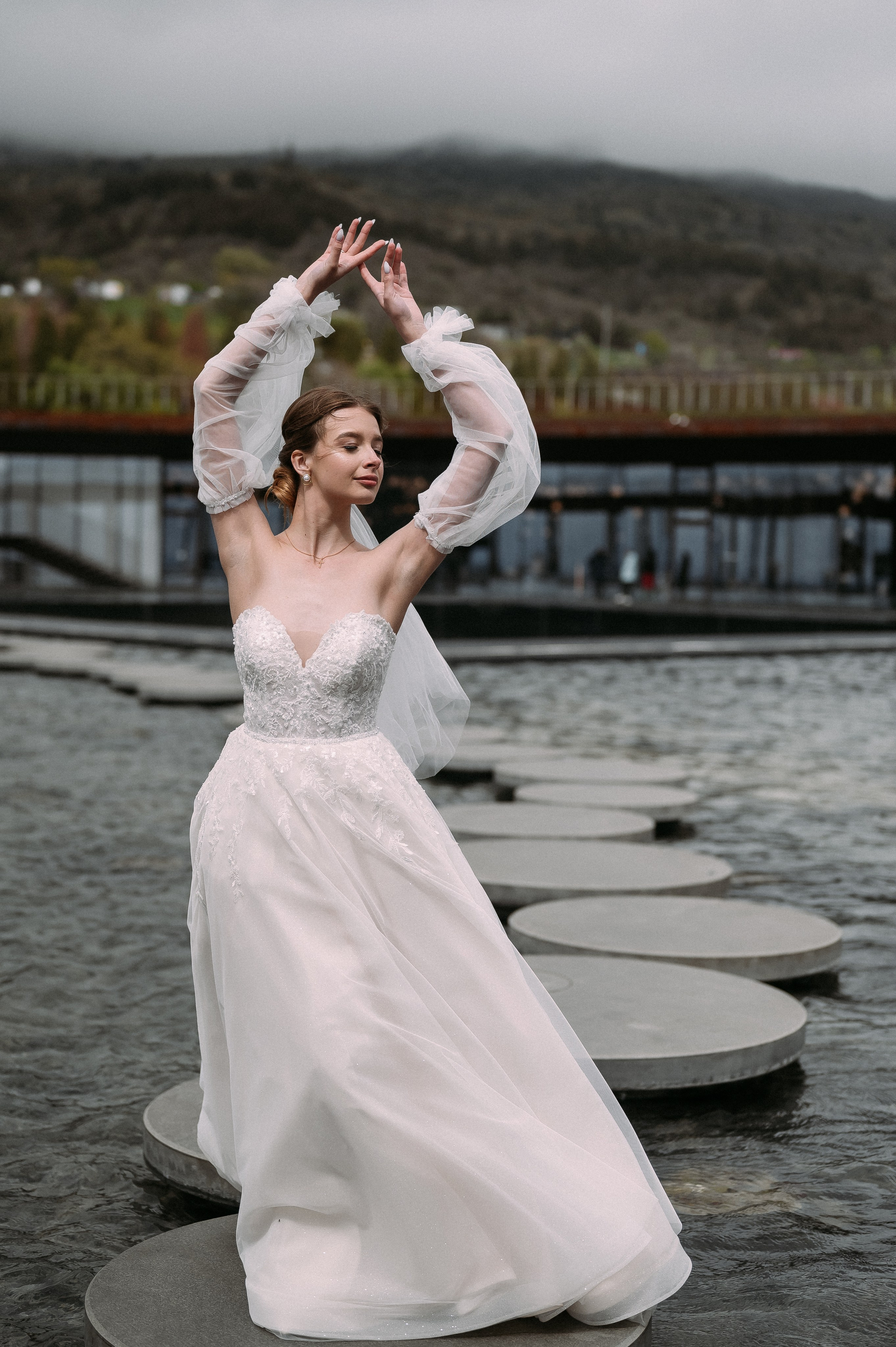 Свадебное утро и прогулка красивой яркой пары. Свадебный и семейный фотограф в Симферополе Дарья Маркова