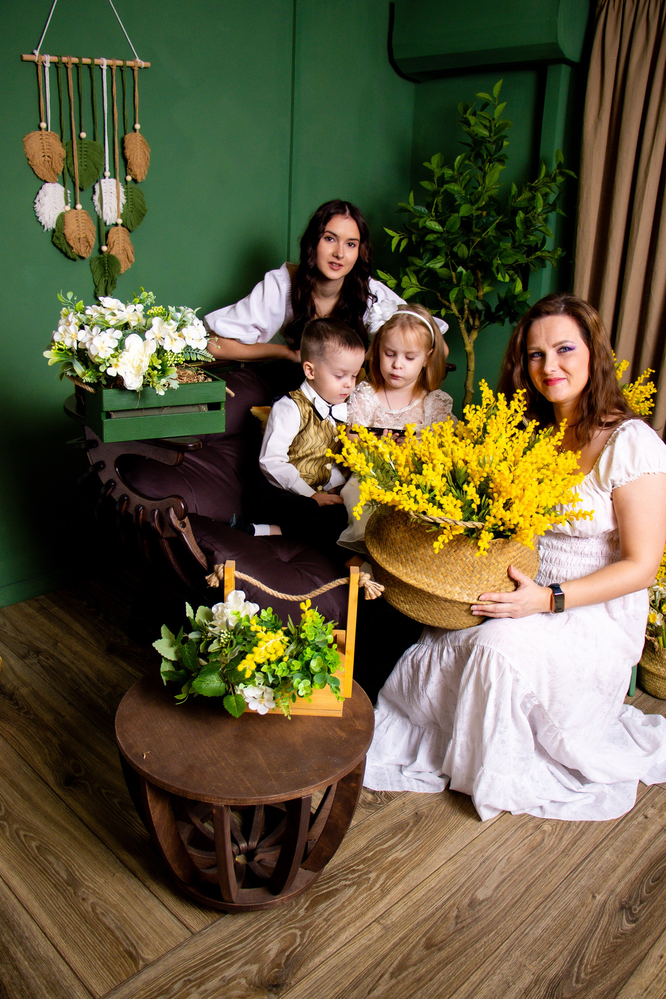 Семейная съемка с мимозой. Фотограф Татьяна Матрос