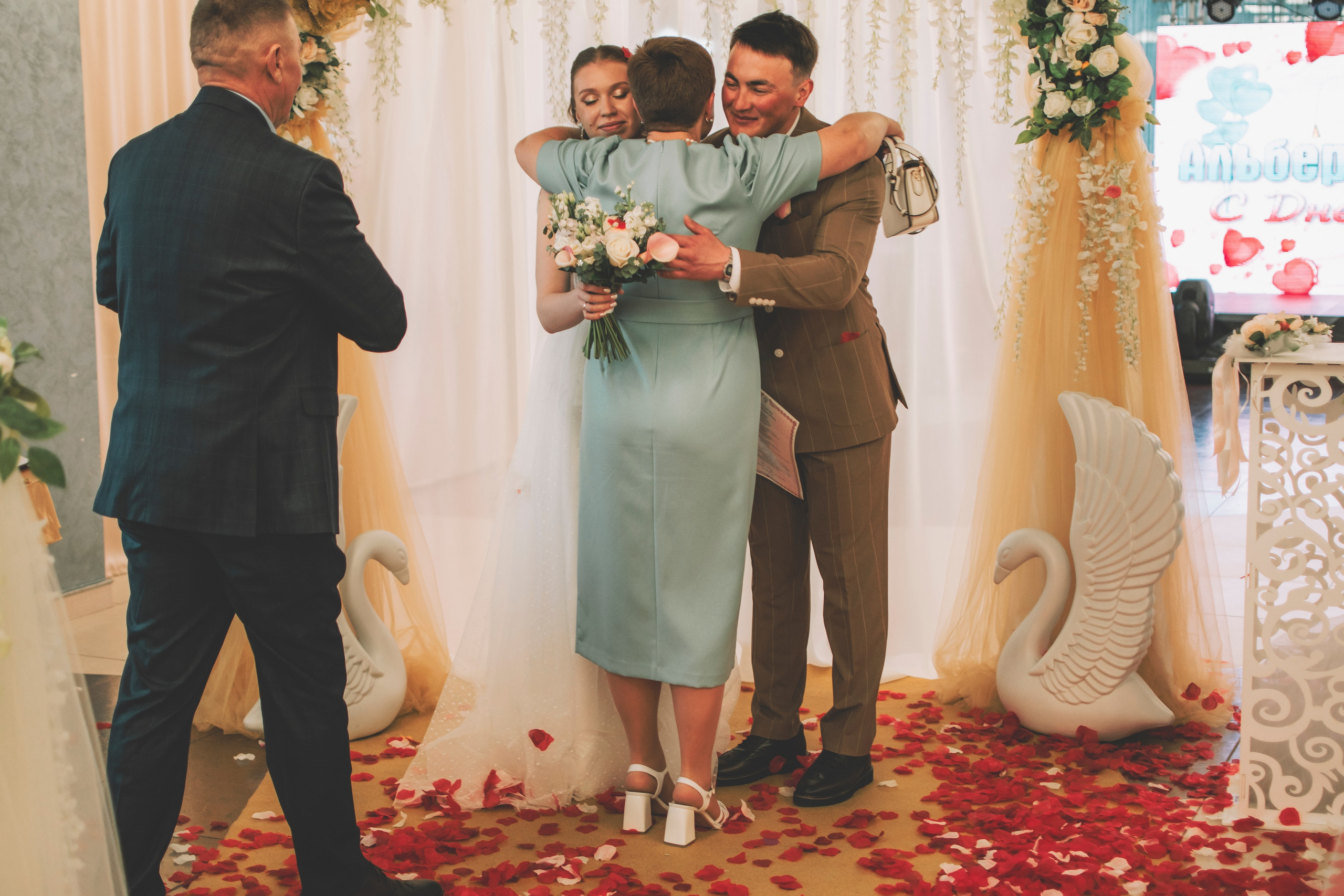 Альберт и Анастасия (Студийная фотосессия, роспись в ДК Нефтяник + фотосессия с гостями). Семейный и свадебный фотограф Губкинский и Ставрополь