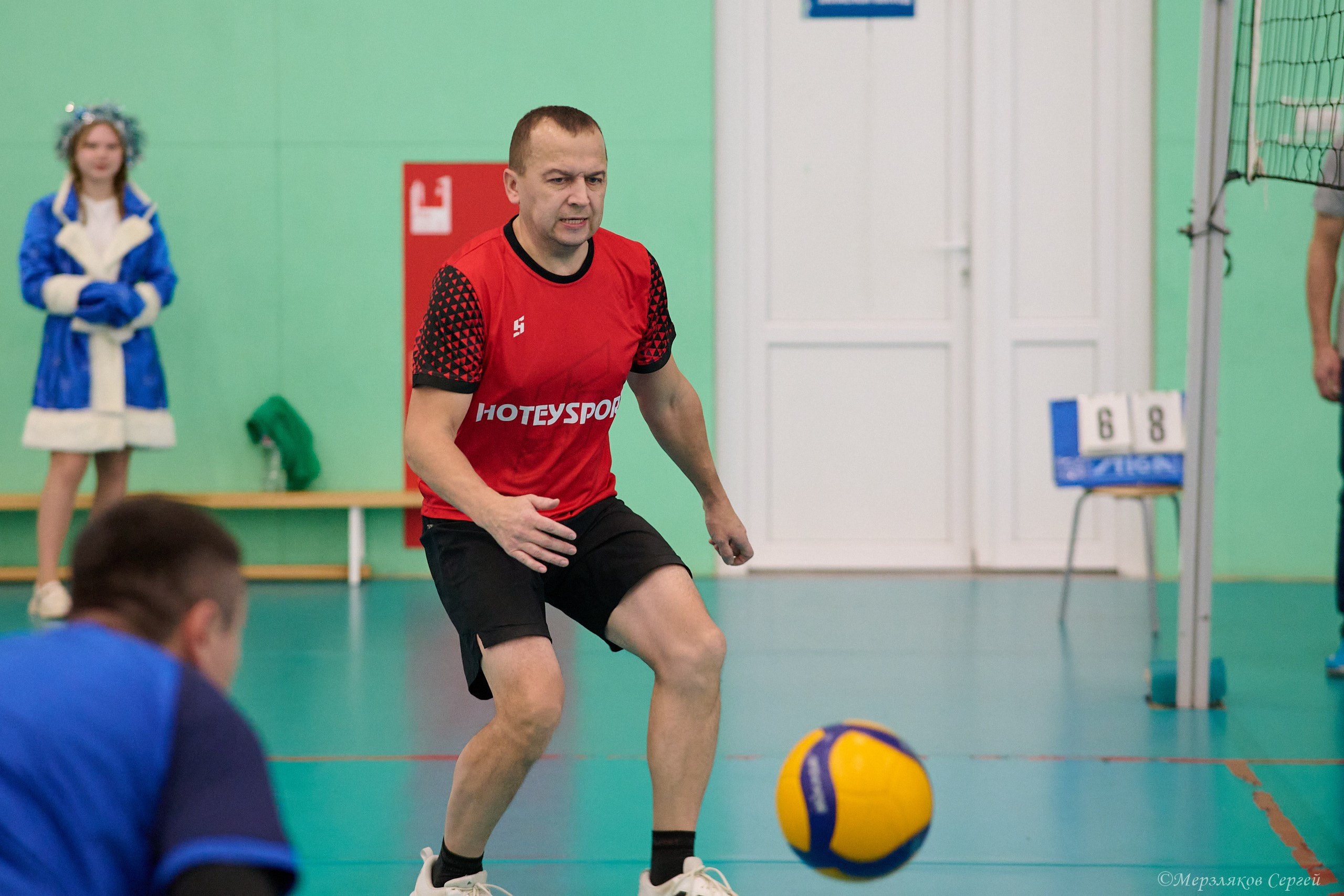 Новогодний волейбольный турнир. Ижевск. 16.12.23. Спортивный репортажный фотограф в Ижевске Сергей Мерзляков