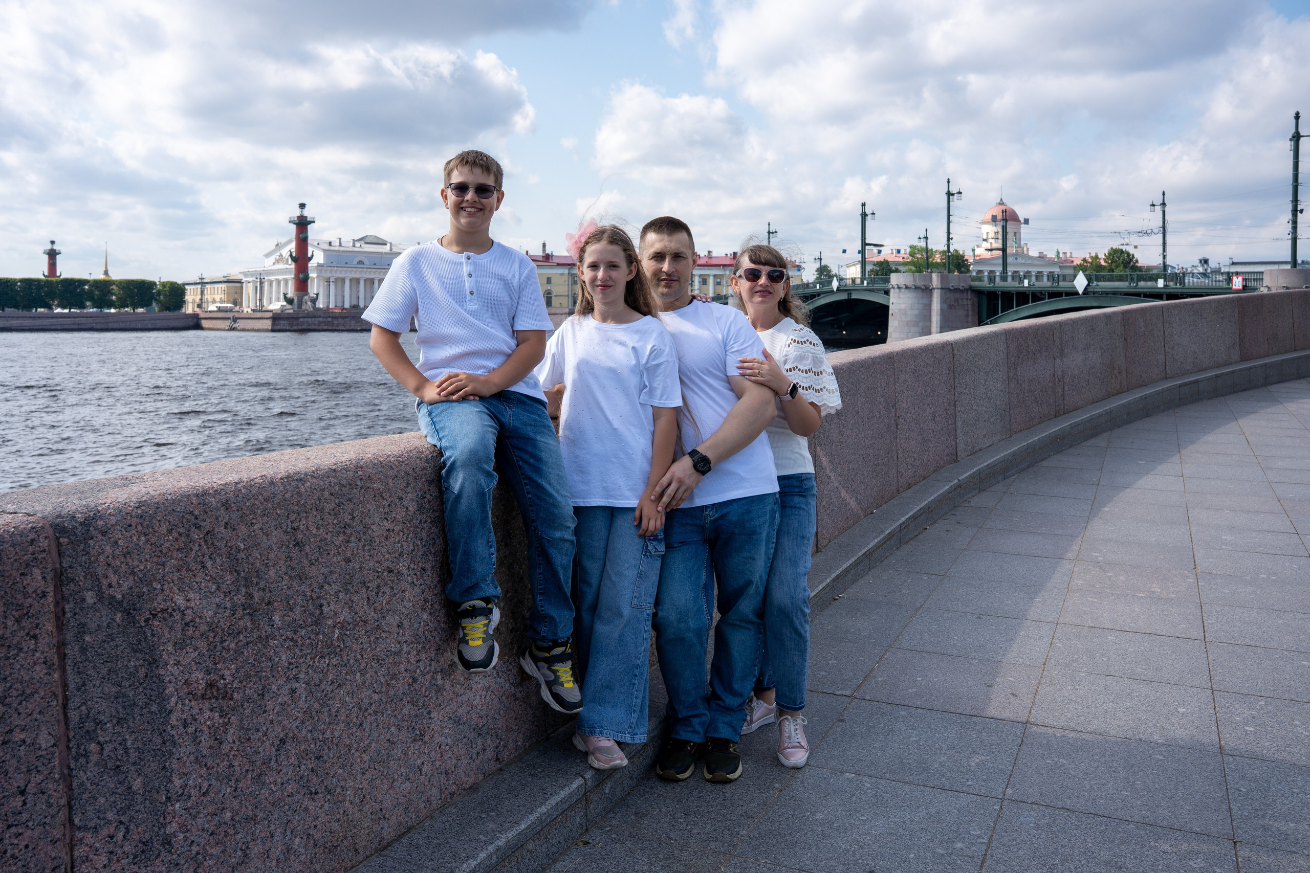 Фотопрогулка для семьи по достопримечательностям Питера. Студийный и портретный фотограф в САНКТ-ПЕТЕРБУРГЕИрина Махаон