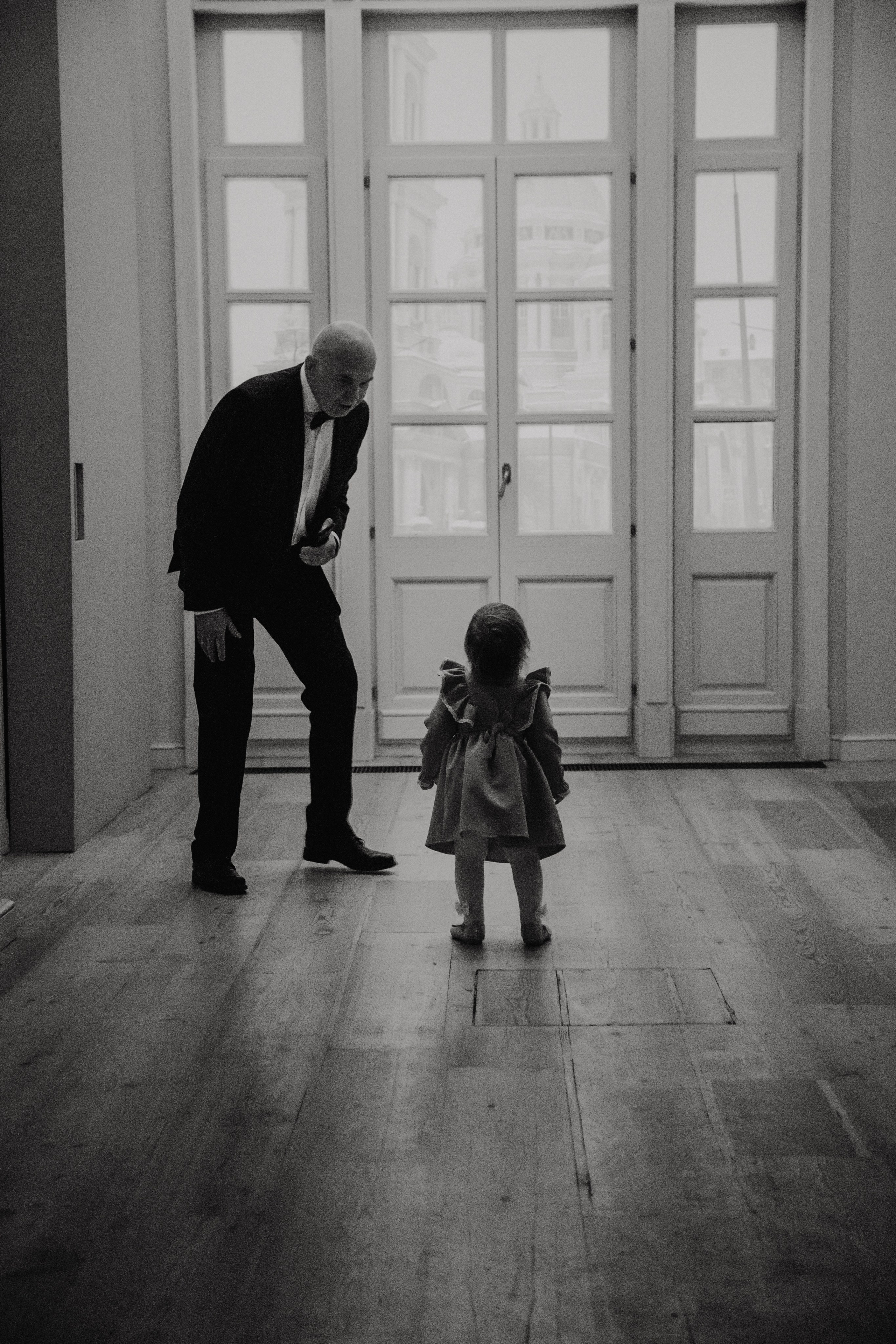 девочка на свадьбе