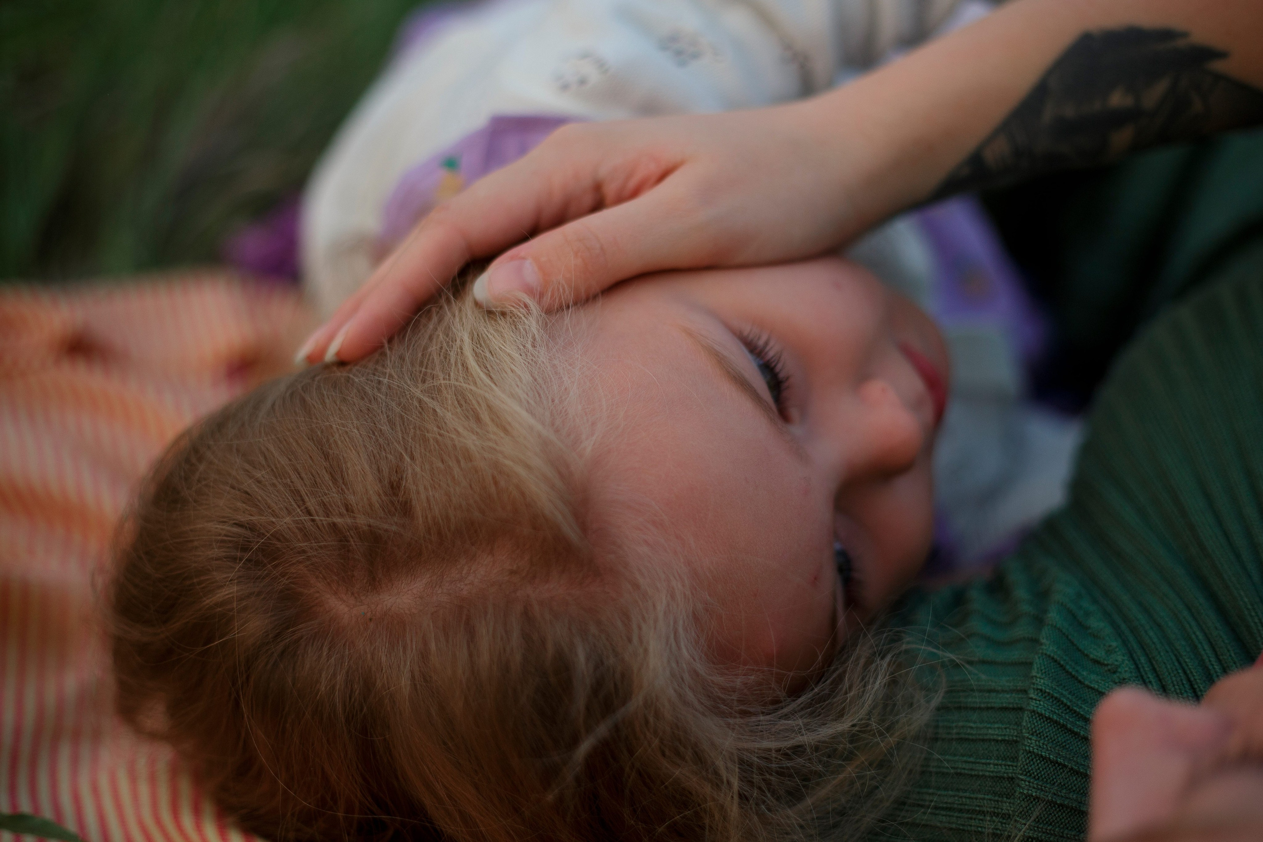 Семейная фотосъемка в поле летом 2023. Марина Рерих — портретный фотограф в Екатеринбурге