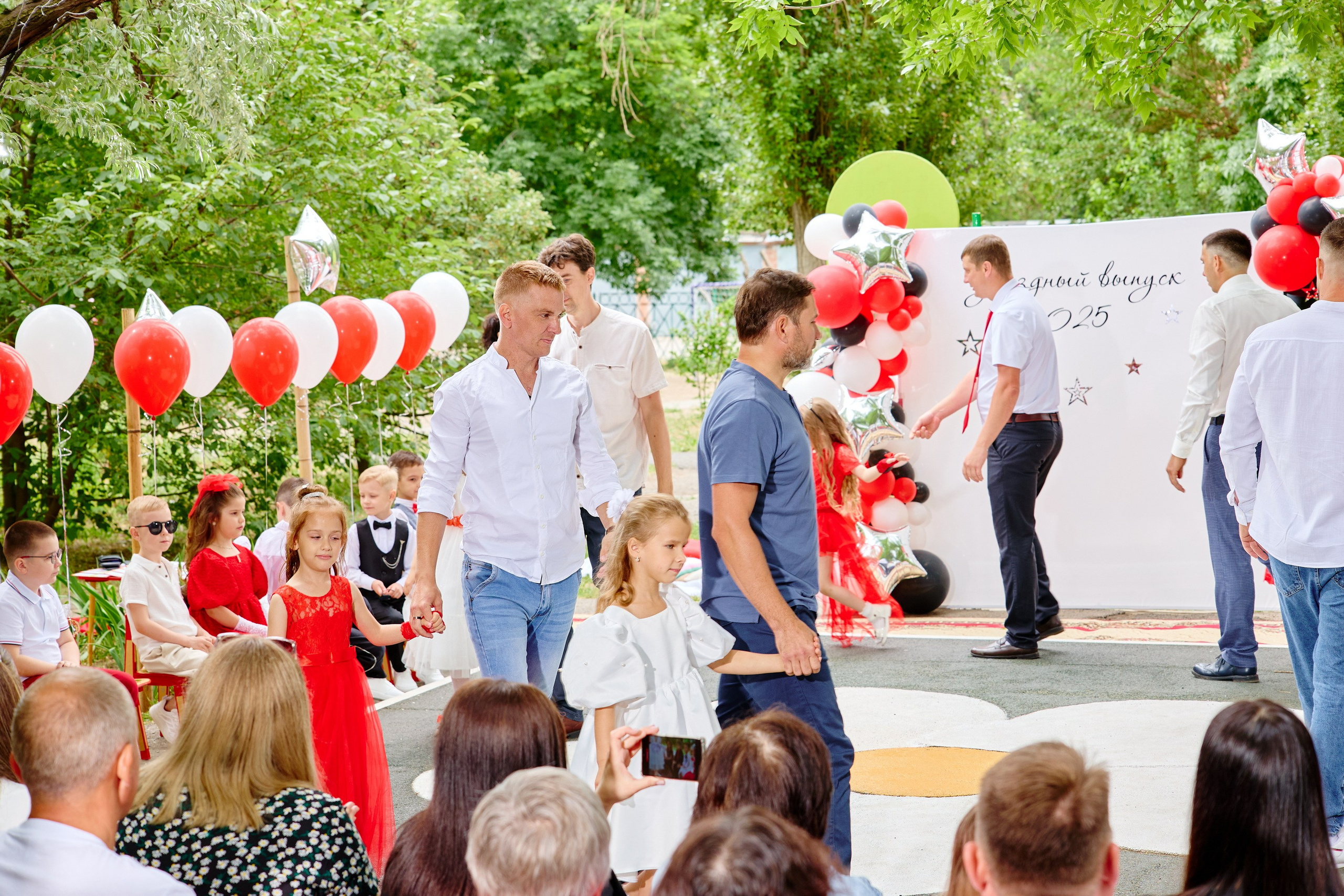 Выпускной 45 сад. Фотограф Выпускные альбомы Таганрог Сергей Коробченко