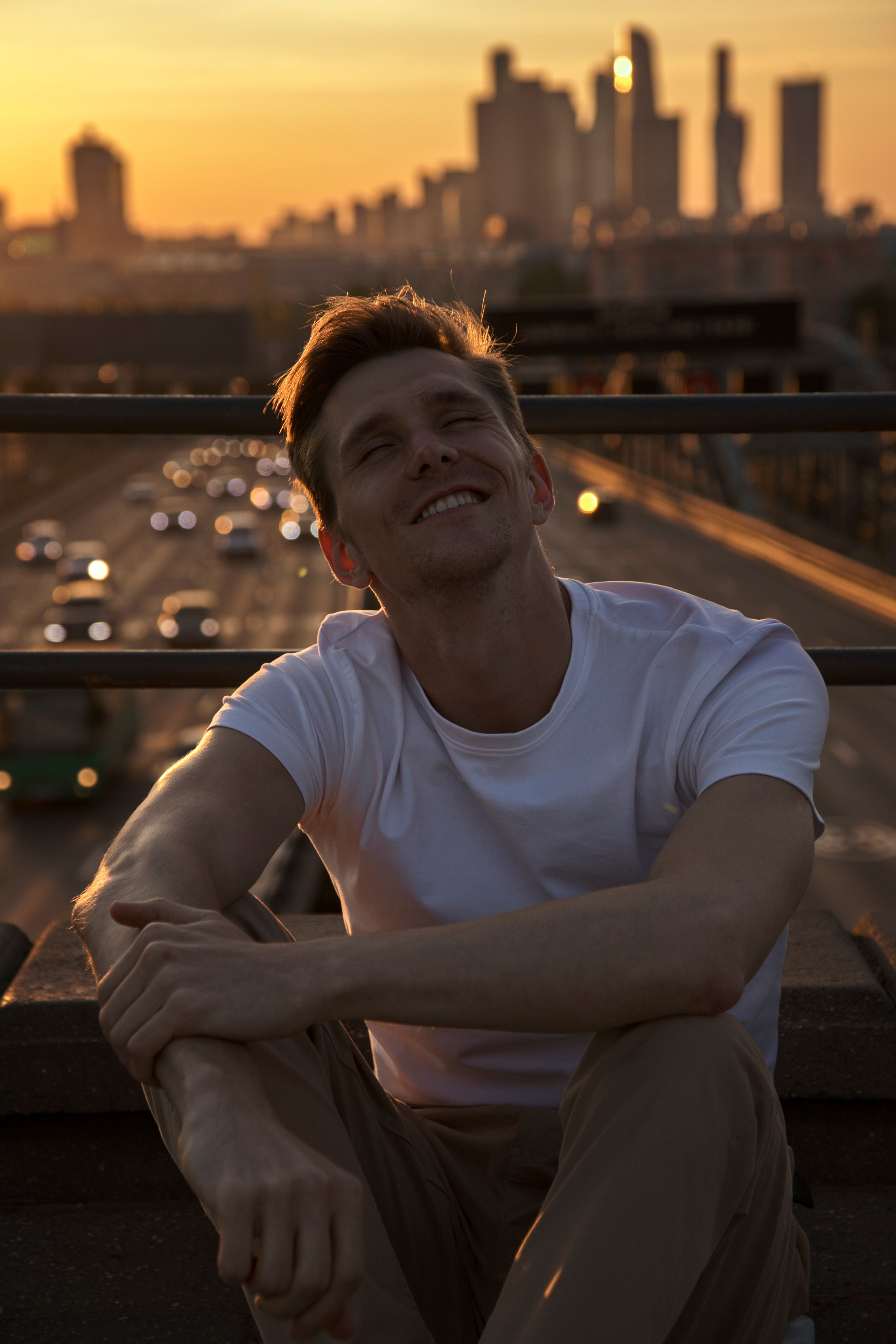 Мужская фотосессия на улице. Профессиональный фотограф в Москве