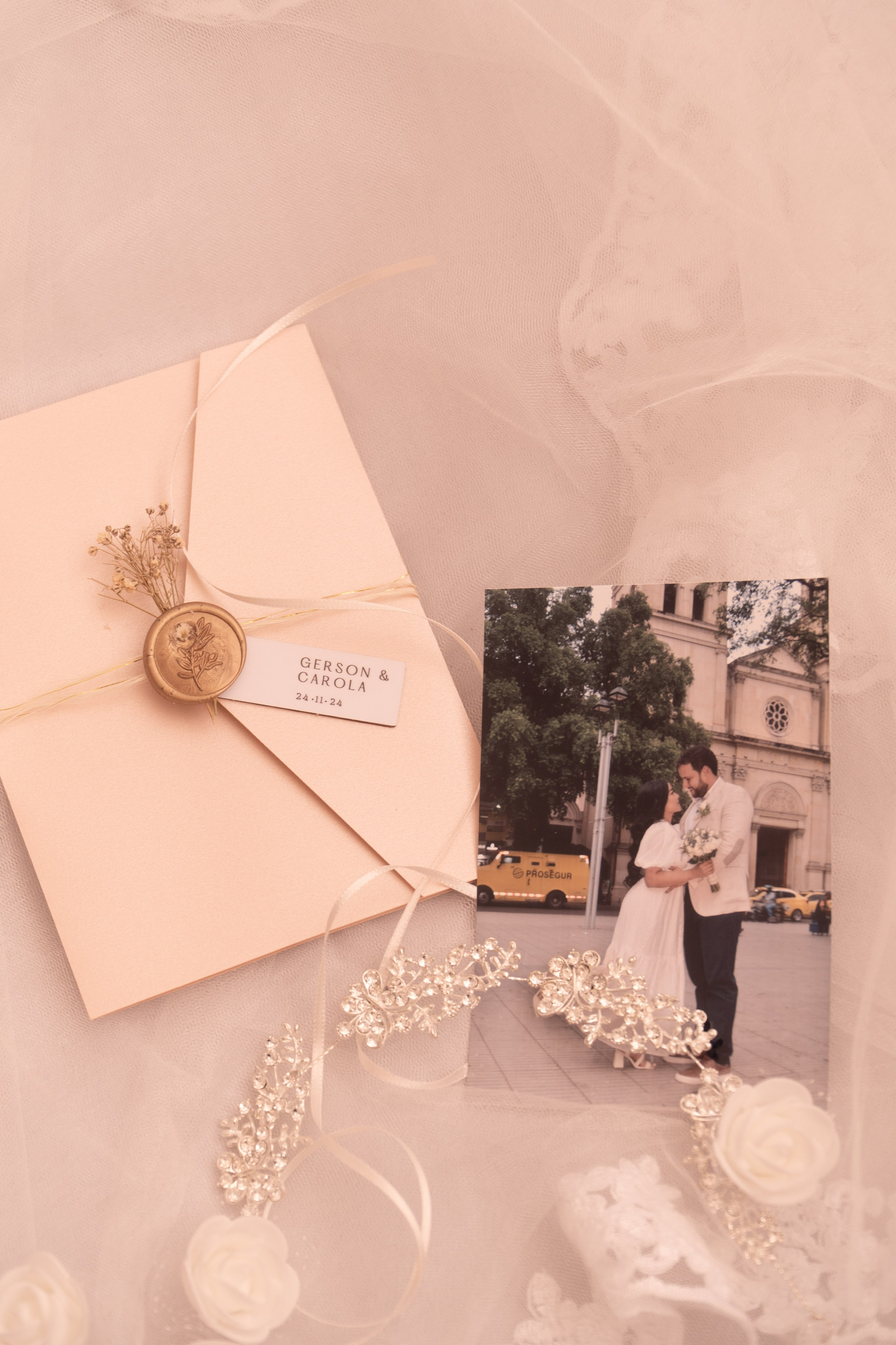 Carola & Gerson. Wedding Photographer in Barcelona and Medellin