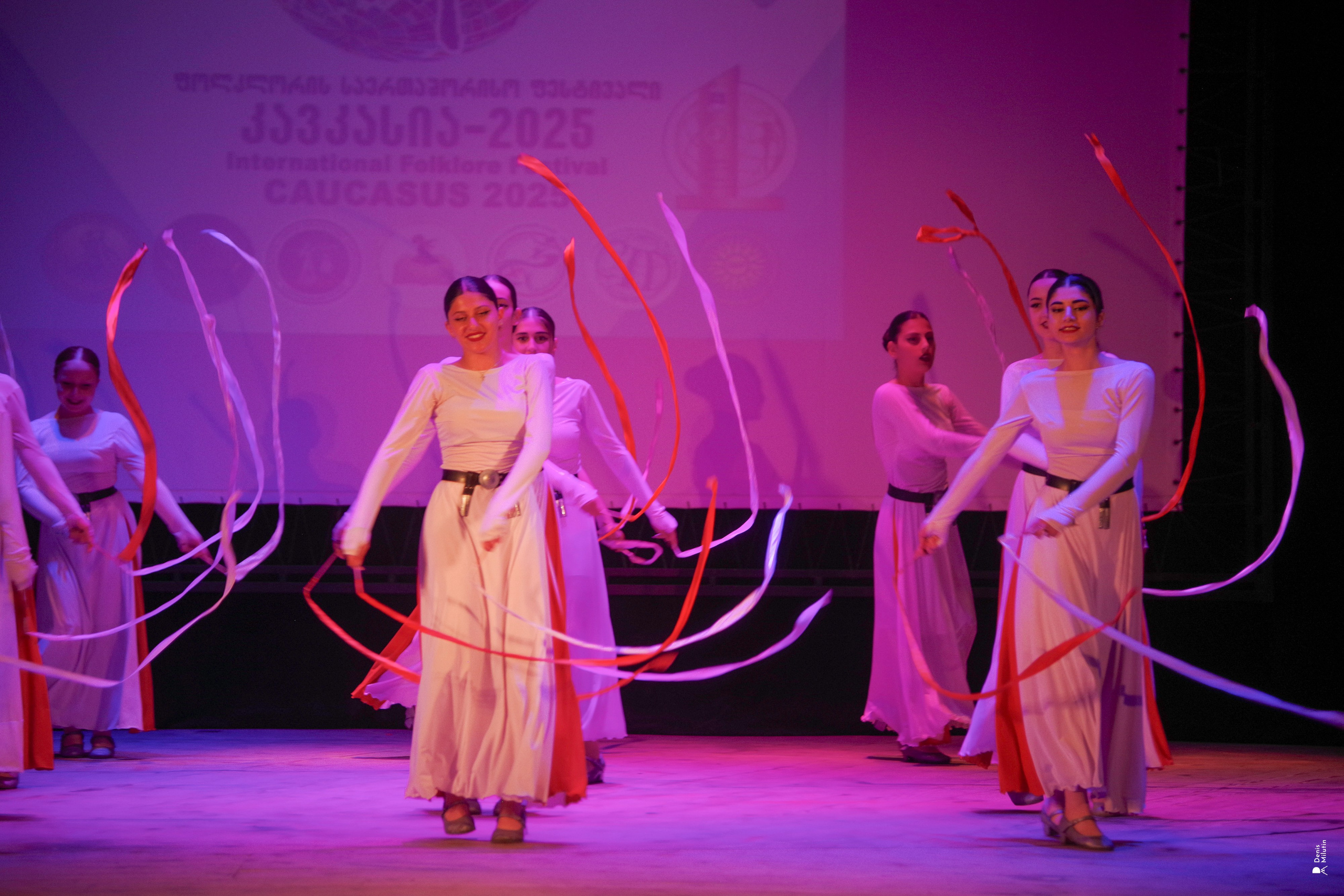 Танцы в прекрасном Они. Портретный фотограф Денис Милютин